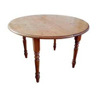 Extendable solid pine round table with 2 extensions