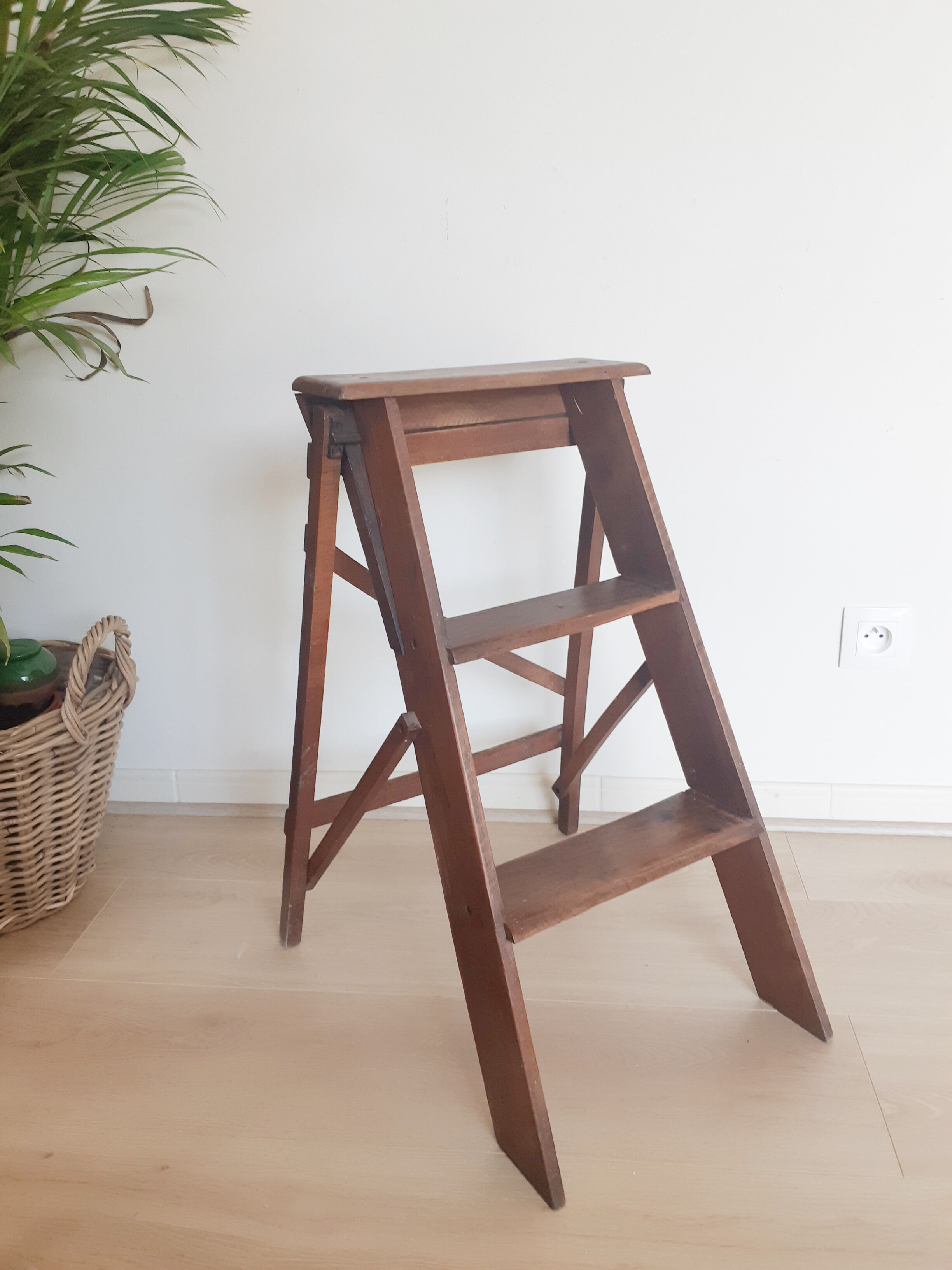 Library stepladder , ladder , 3 steps