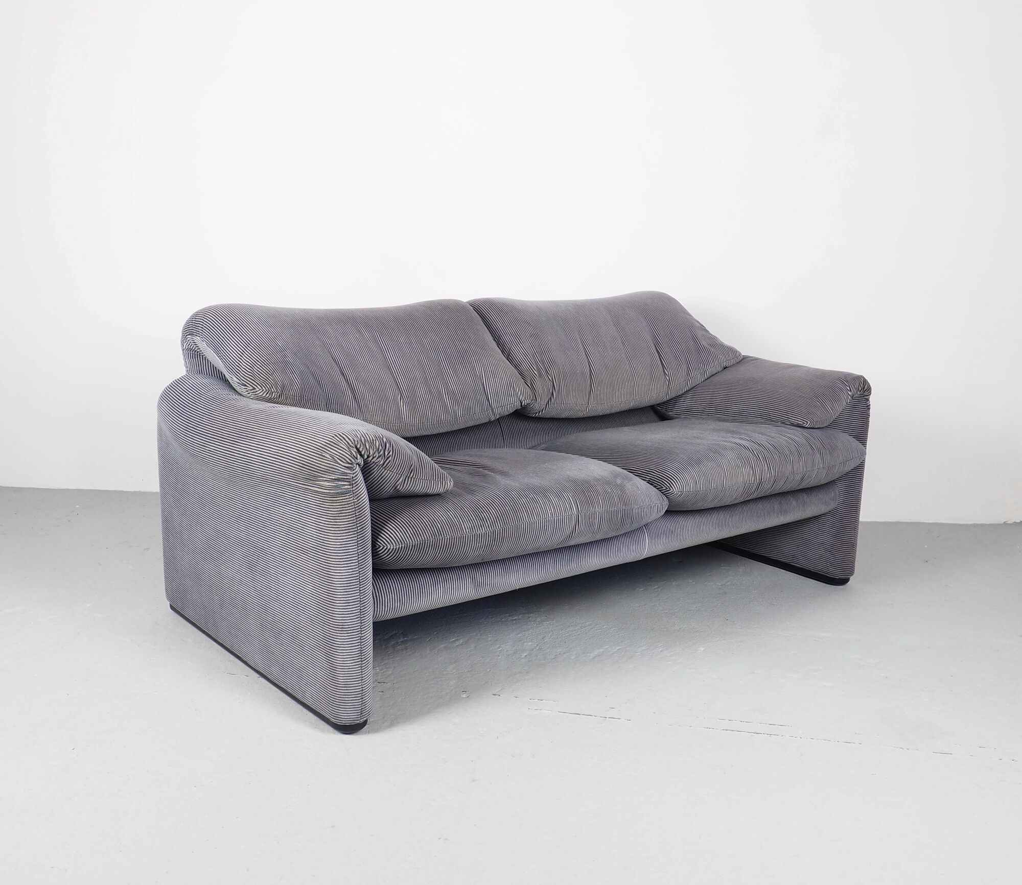 Maralunga 2 seater sofa by Vico Magistretti for Cassina