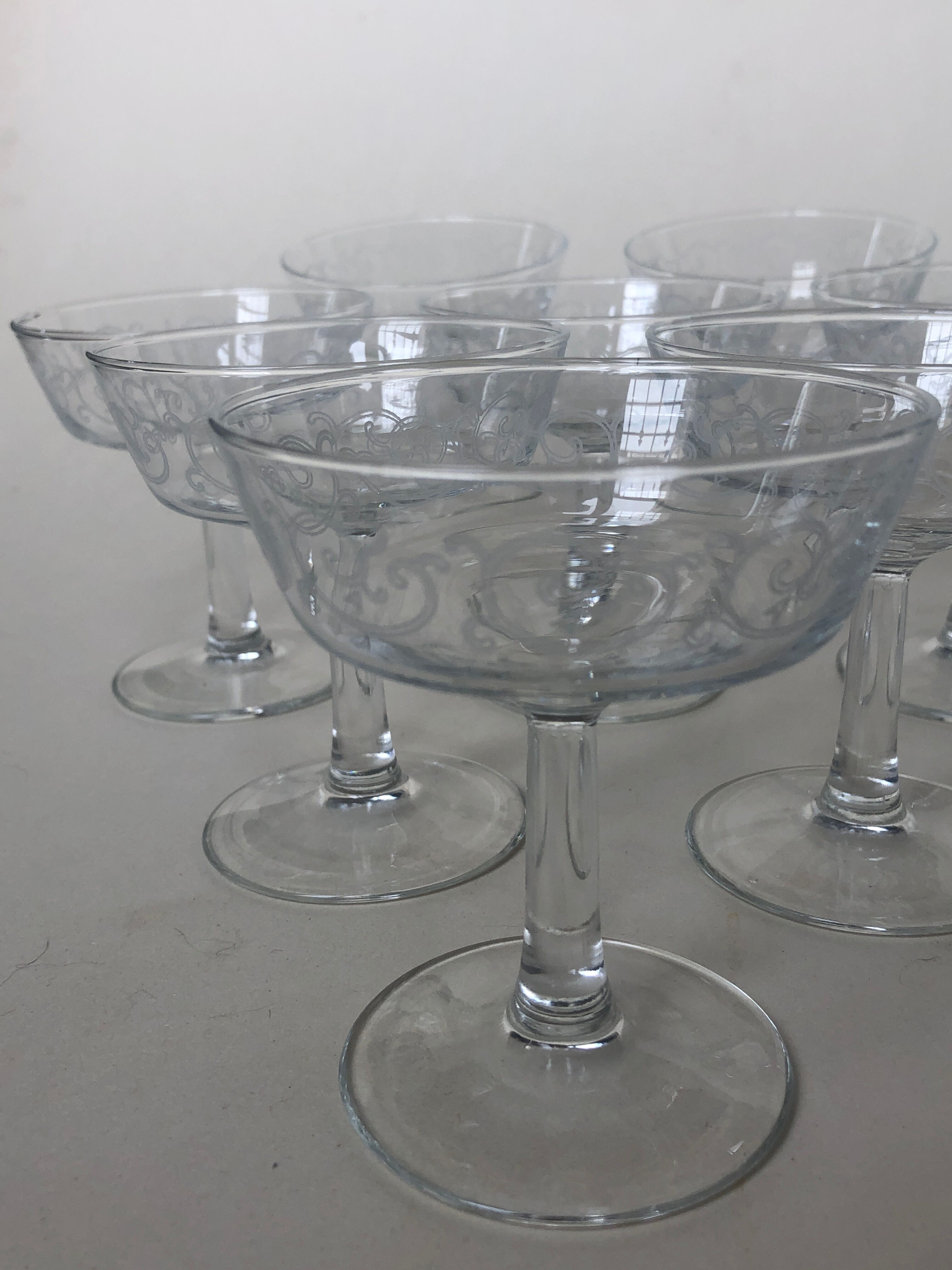 Set of 11 cups to serious champagne edged swirls white