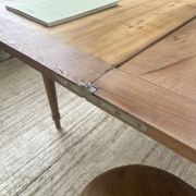 Table de ferme noyer plateau pivotable à allonges