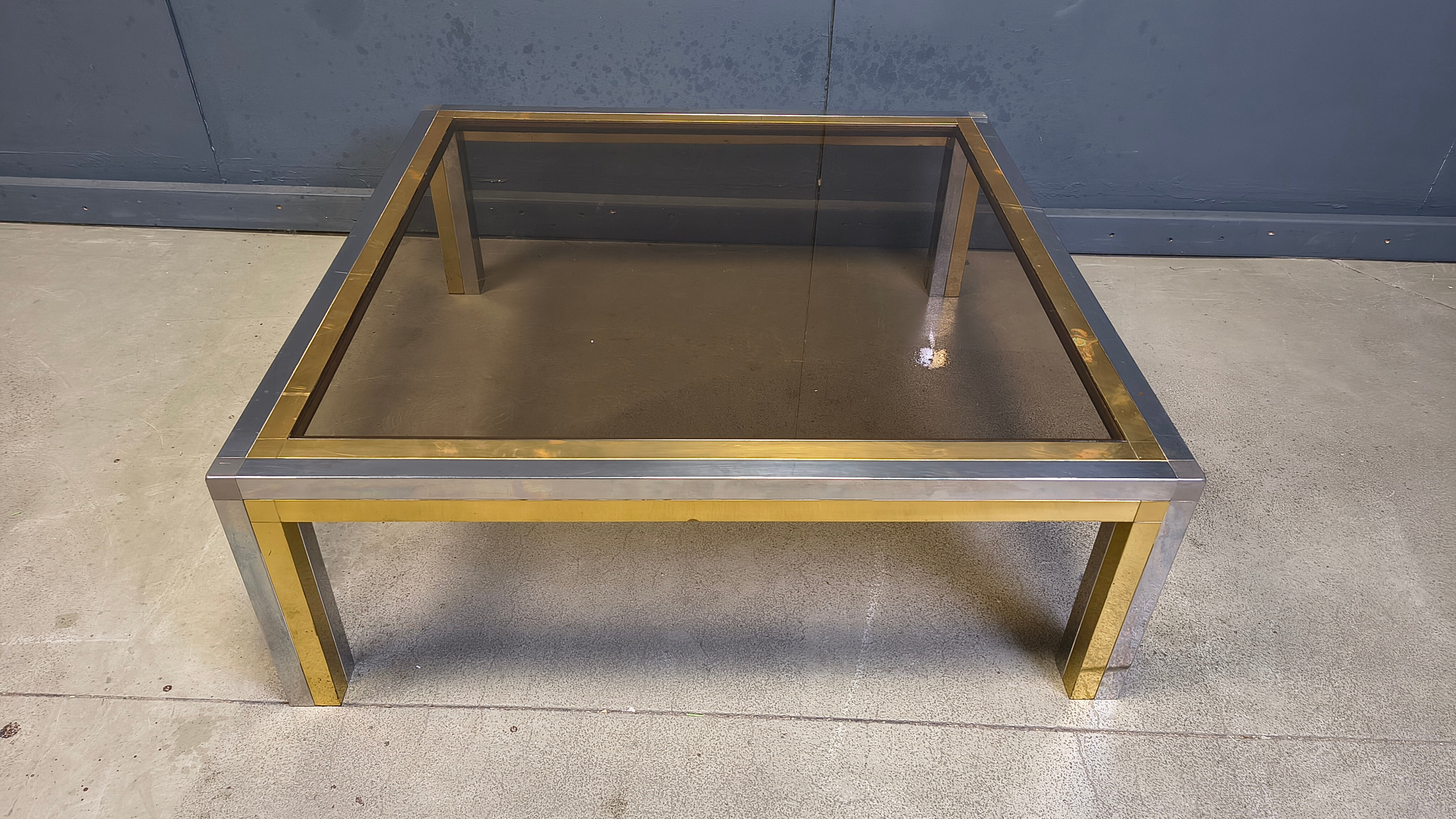 Table basse vintage en chrome et laiton dans le style de Romeo Rega, années 1970.