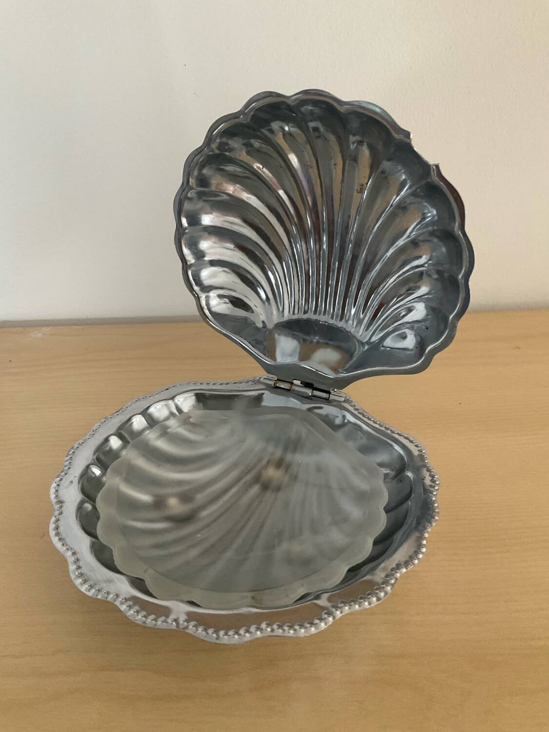 Vintage shell butter dish in silver metal and glass