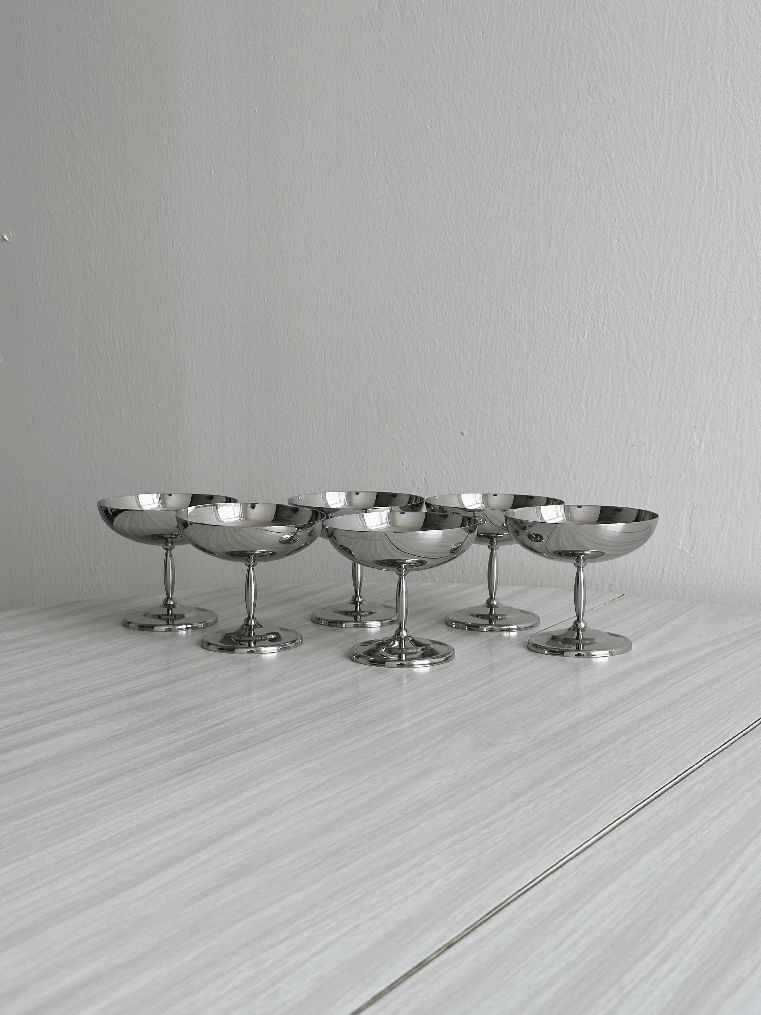 6 stainless steel footed bowls