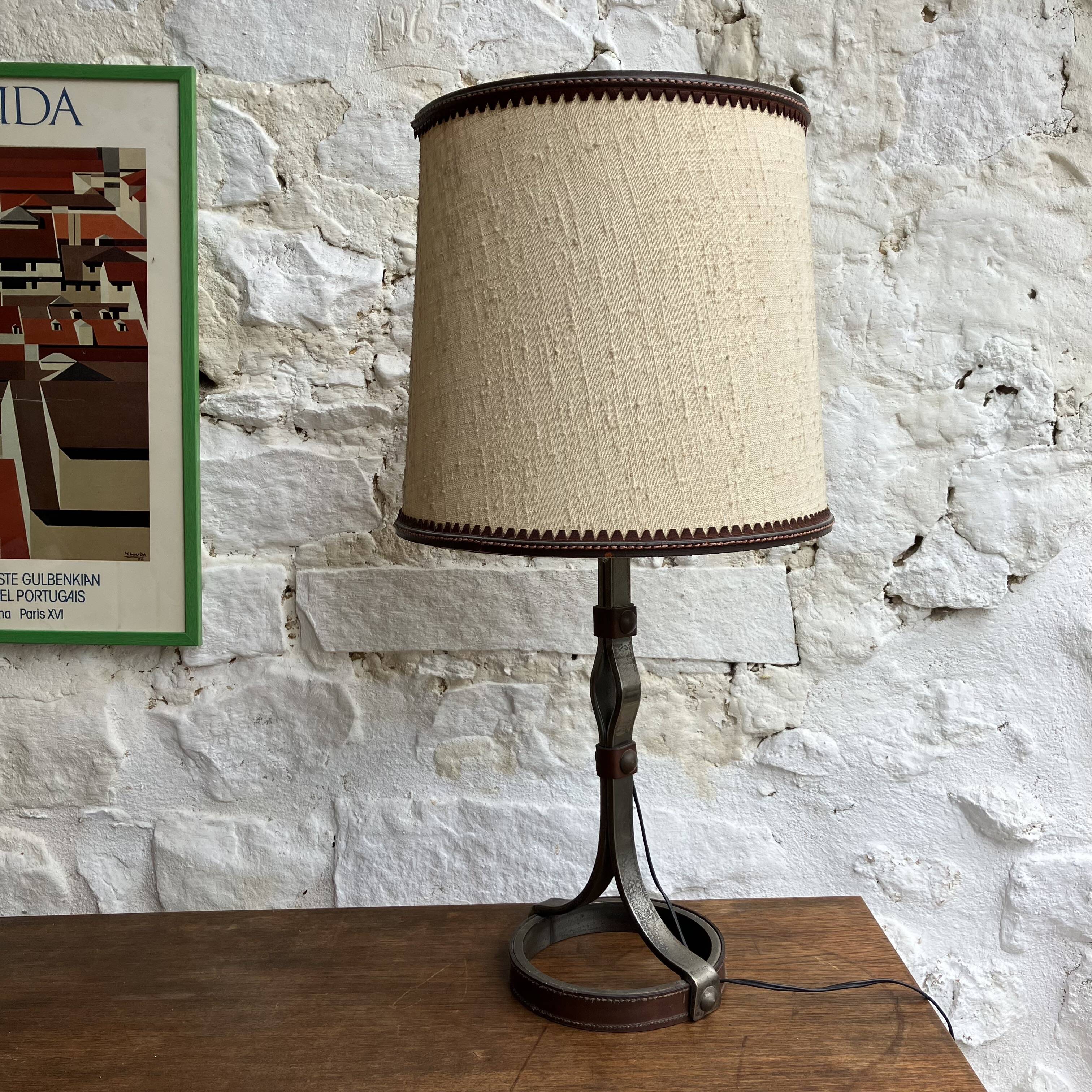 Pied de lampe de table en fer et cuir par Jean-Pierre Ryckaert - 1950