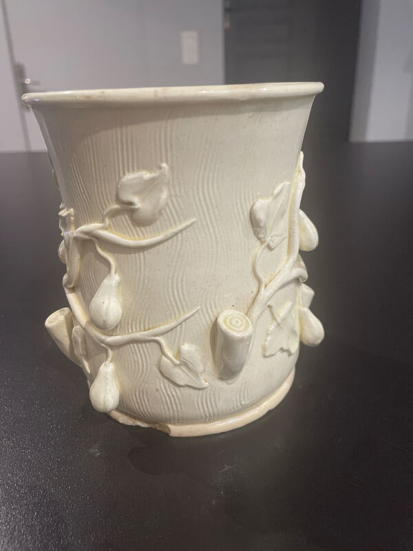 Cache-pot, vase en faïence écru
