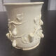 Cache-pot, vase en faïence écru
