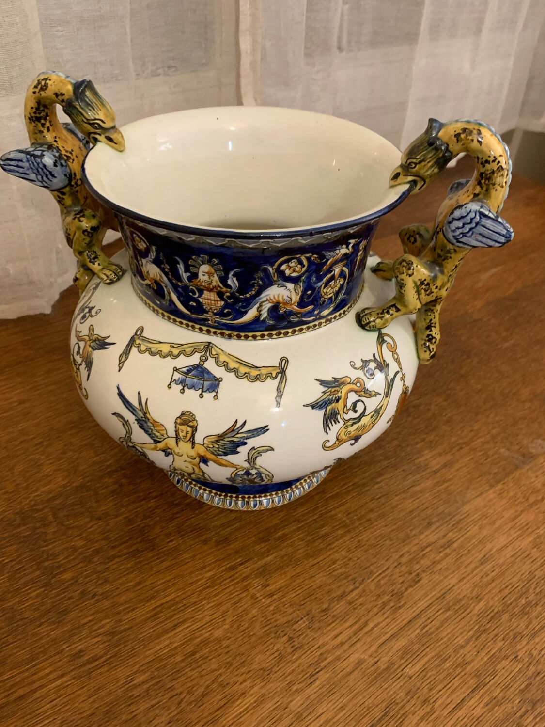 Médicis vase with chimeras in Gien earthenware, 19th century.