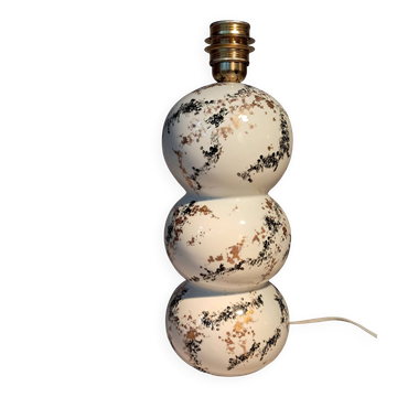 Lampe en porcelaine fine peinte et dorée à l'or fin. Laure Selignac, Paris.