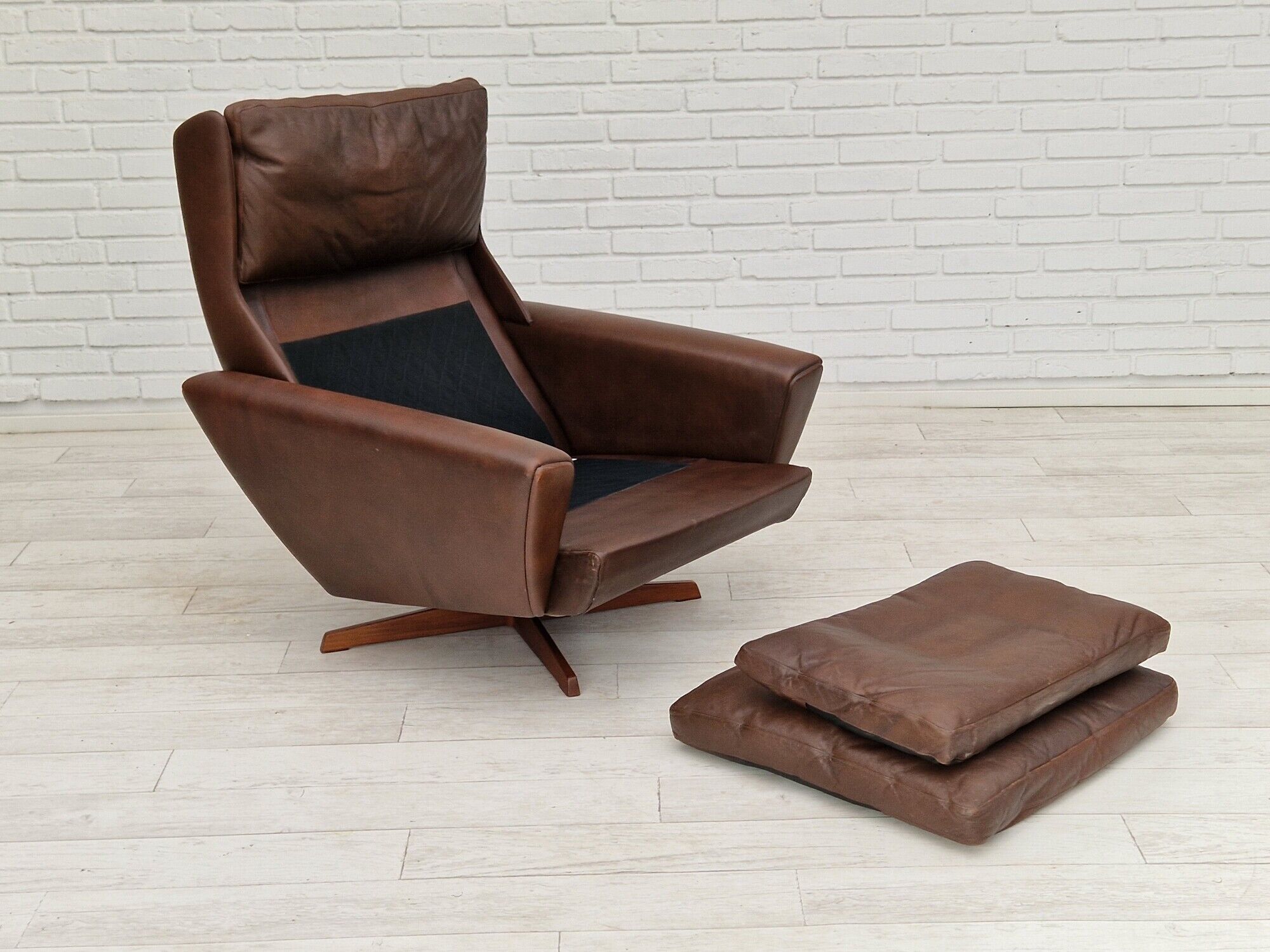 1970s, Danish design by Georg Thams for Vejen Møbelfabrik, swivel wingback relax chair.
