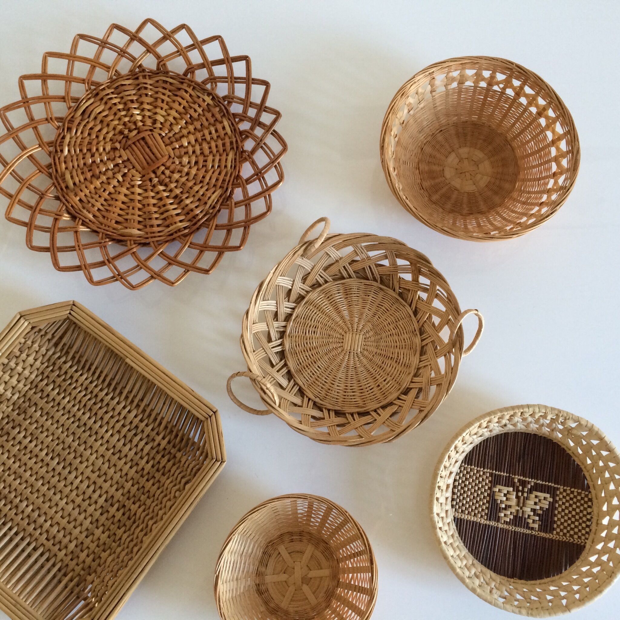 Wall composition of 8 baskets