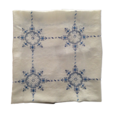 Nappe brodée bleu ancienne