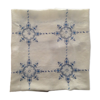 Nappe brodée bleu ancienne