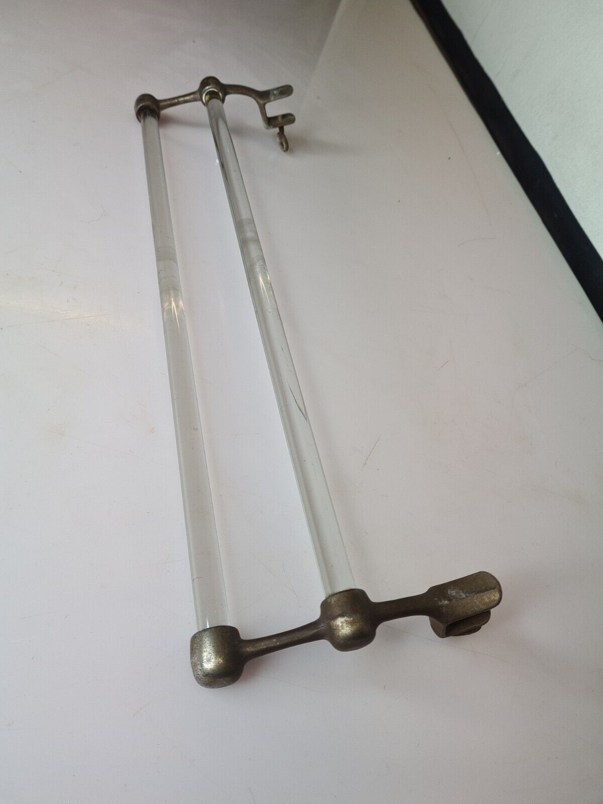 Towel rack in chrome iron and glass
