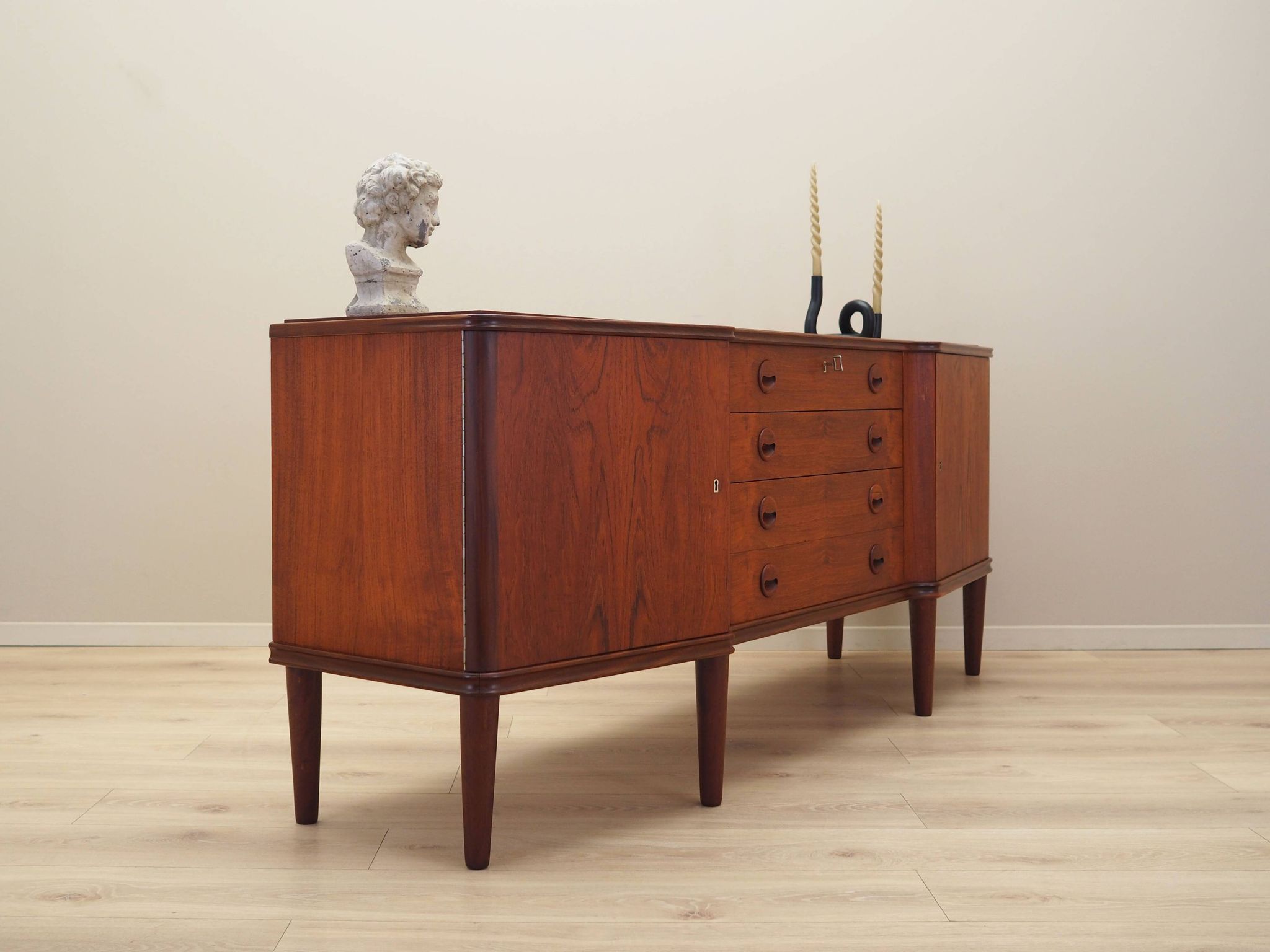 Enfilade en teck, design danois, années 1960, production : Danemark