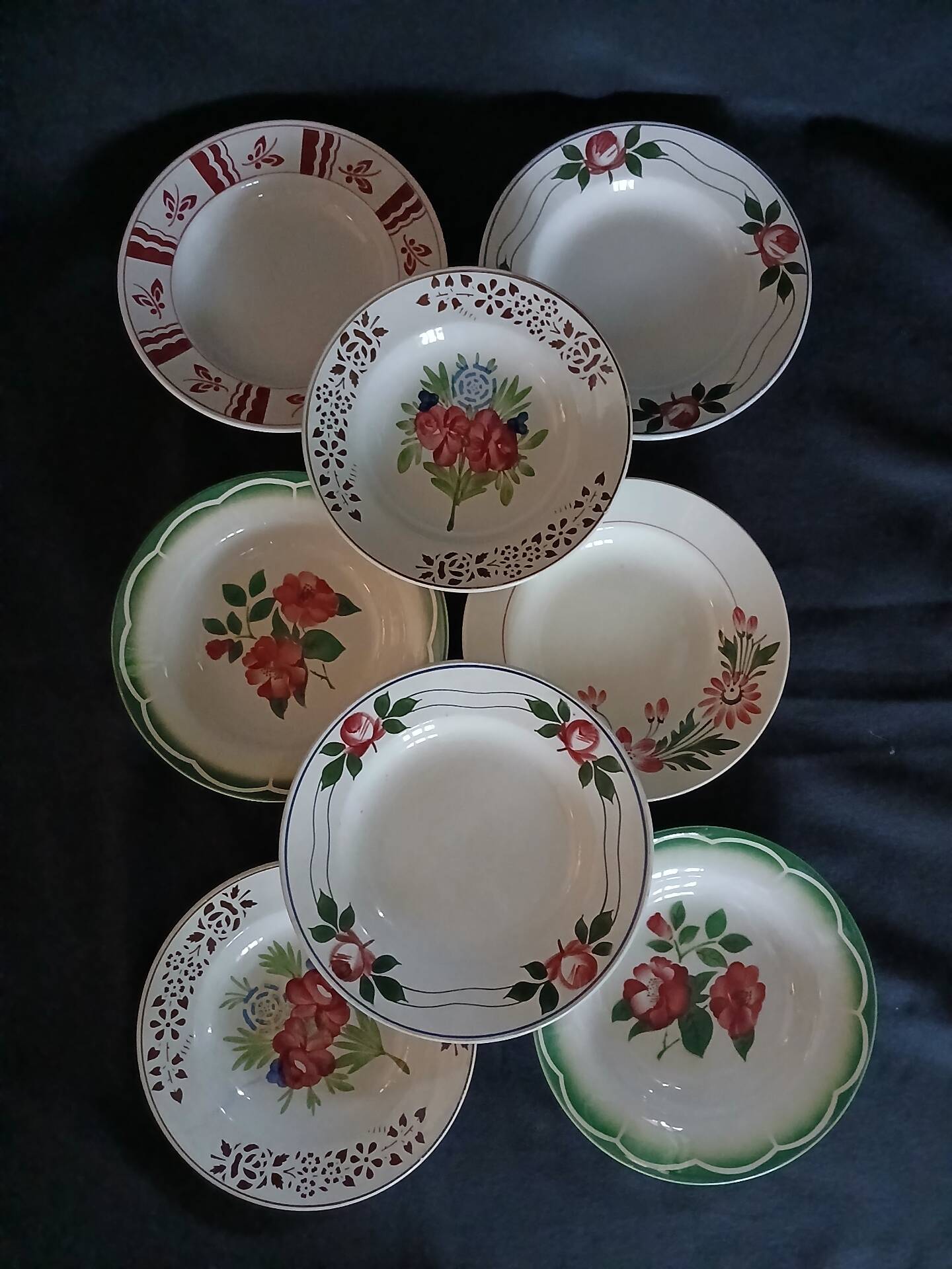 8 assiettes creuses anciennes dépareillées 