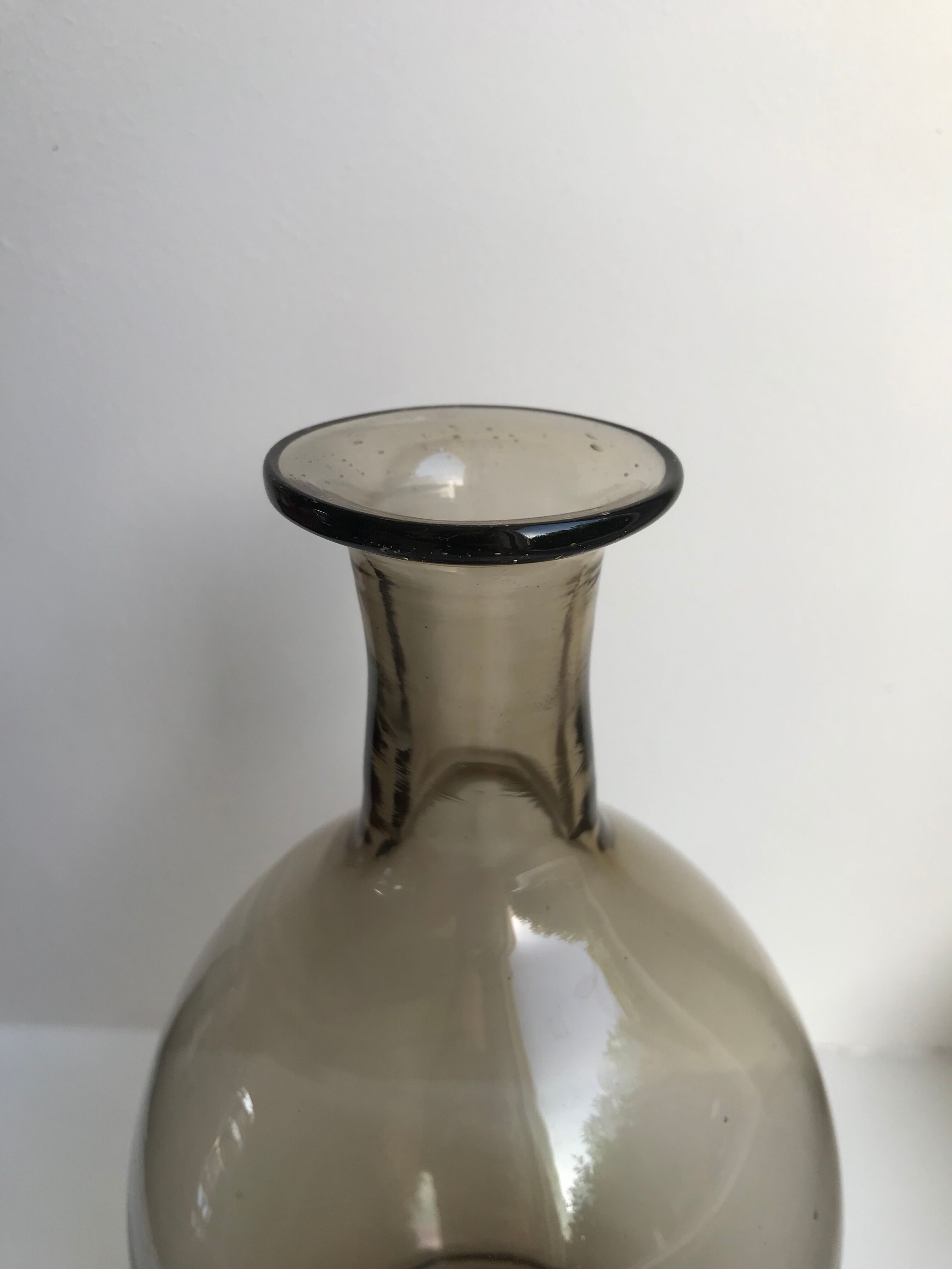 Set consisting of a carafe and 9 design liqueur glasses in Art Deco smoked glass 30s