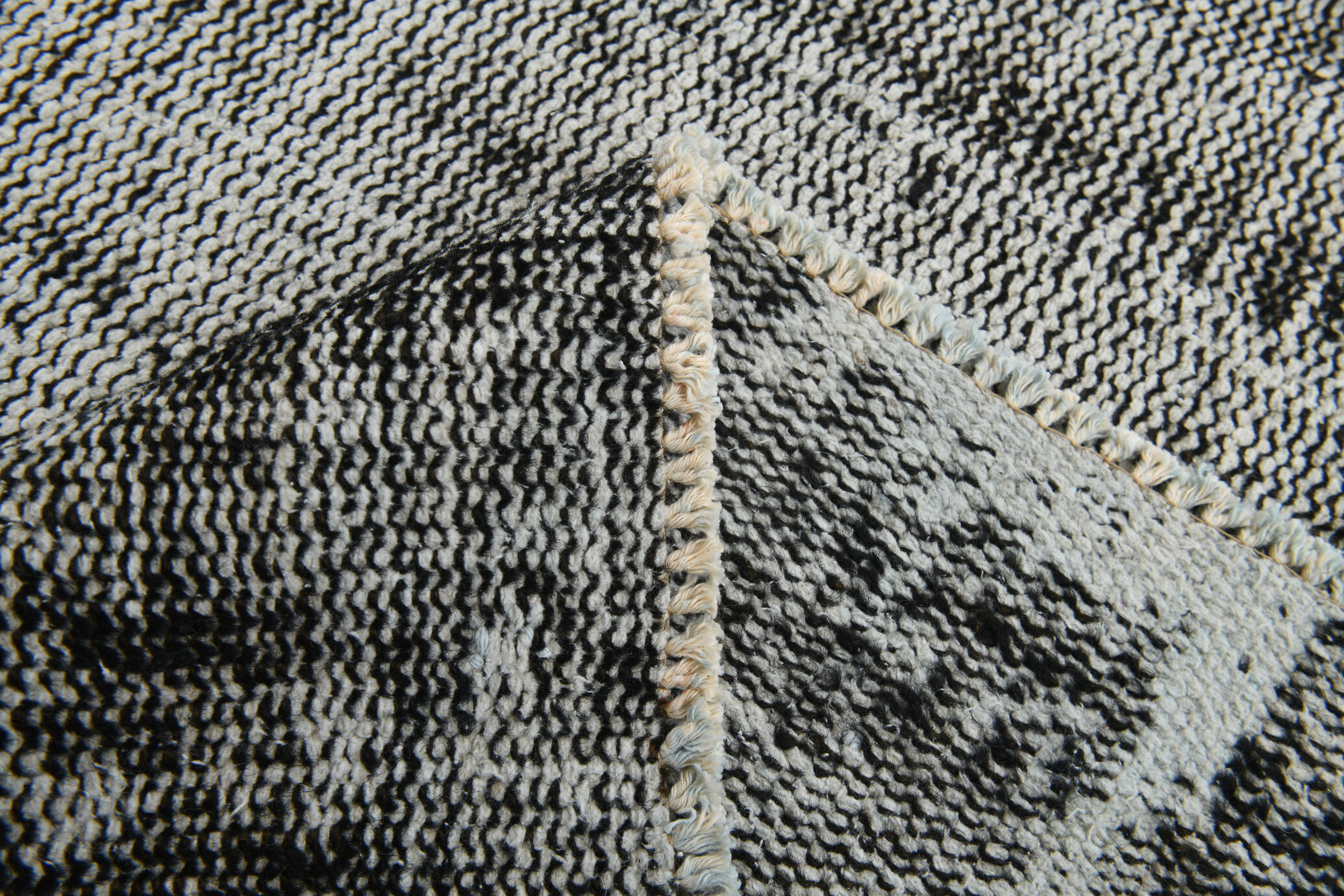 7x9 distressed black vintage rug, 205x292cm