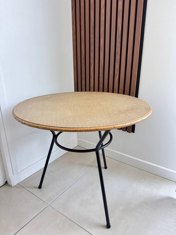 Ancienne table basse en rotin et métal noir