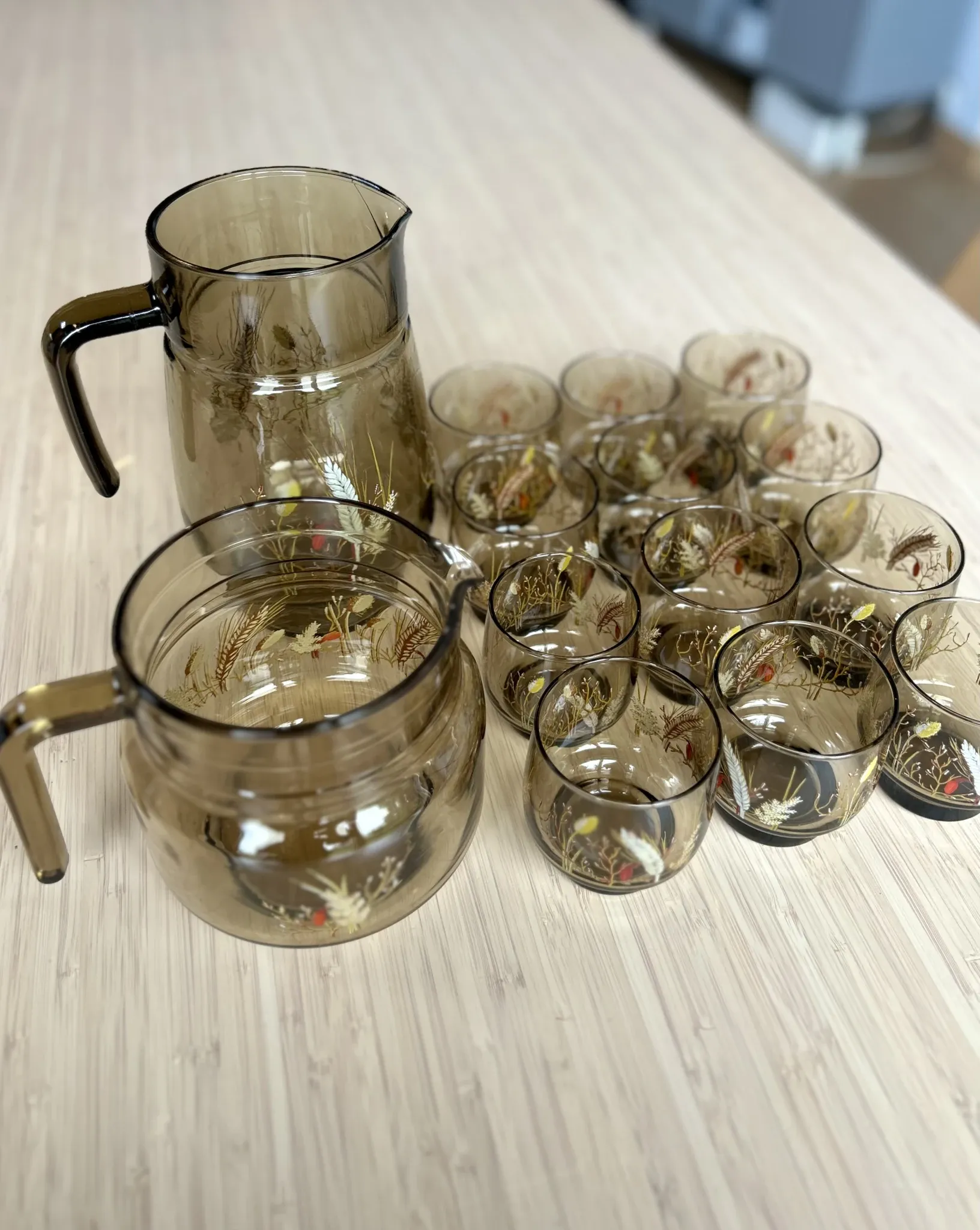 Large vintage orangeade service with smoky glass, country decor from the 70s - 14 pieces.