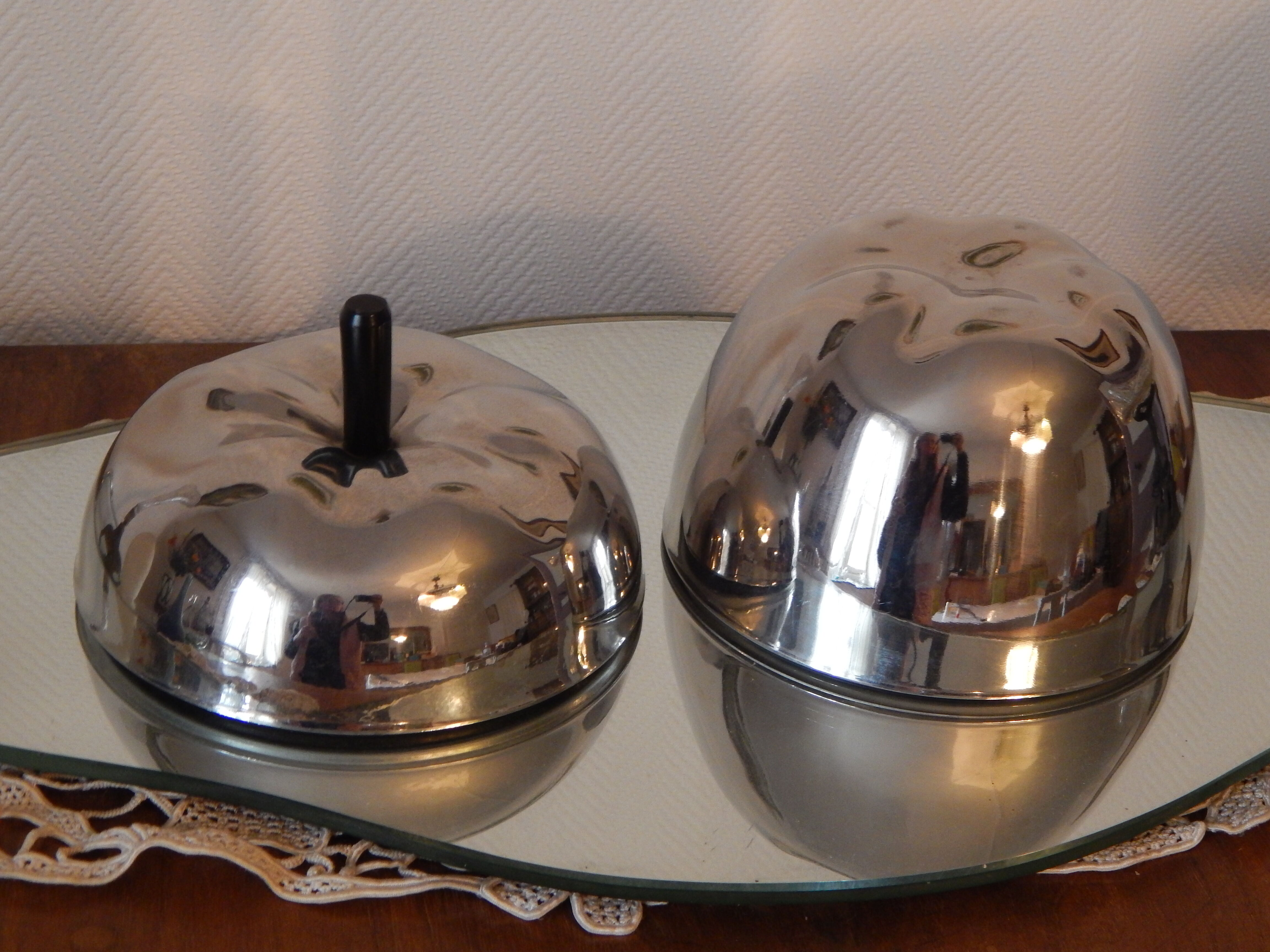 superb and rare Apple ice vintage stainless and black plastic