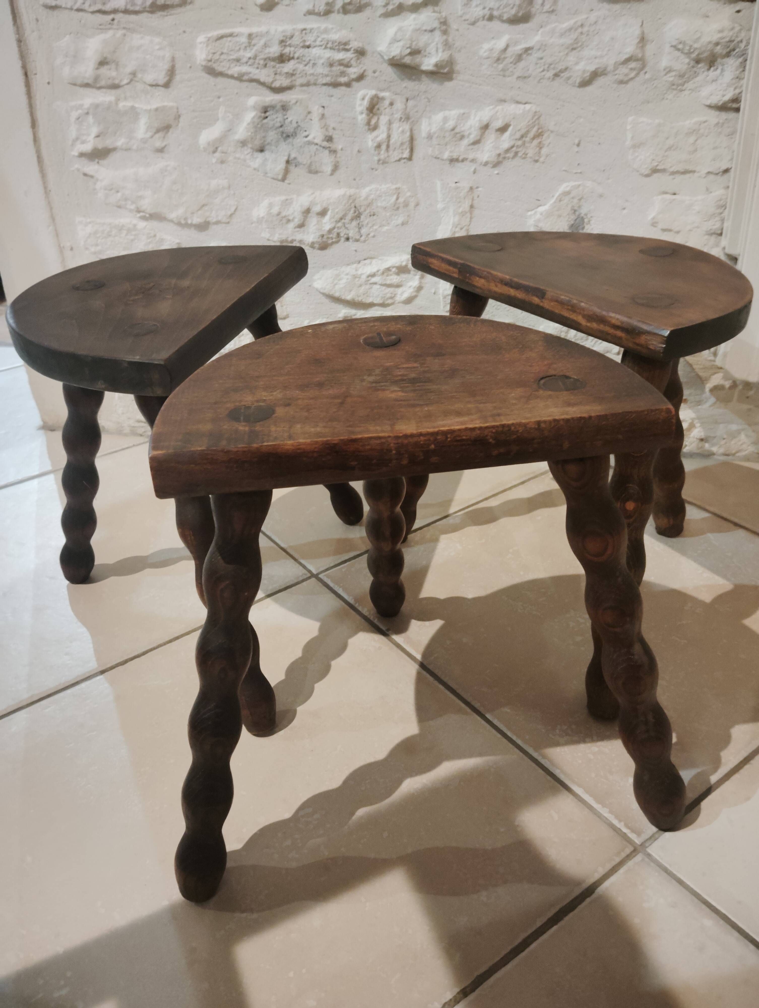 Set 3 tabourets de traite tripodes