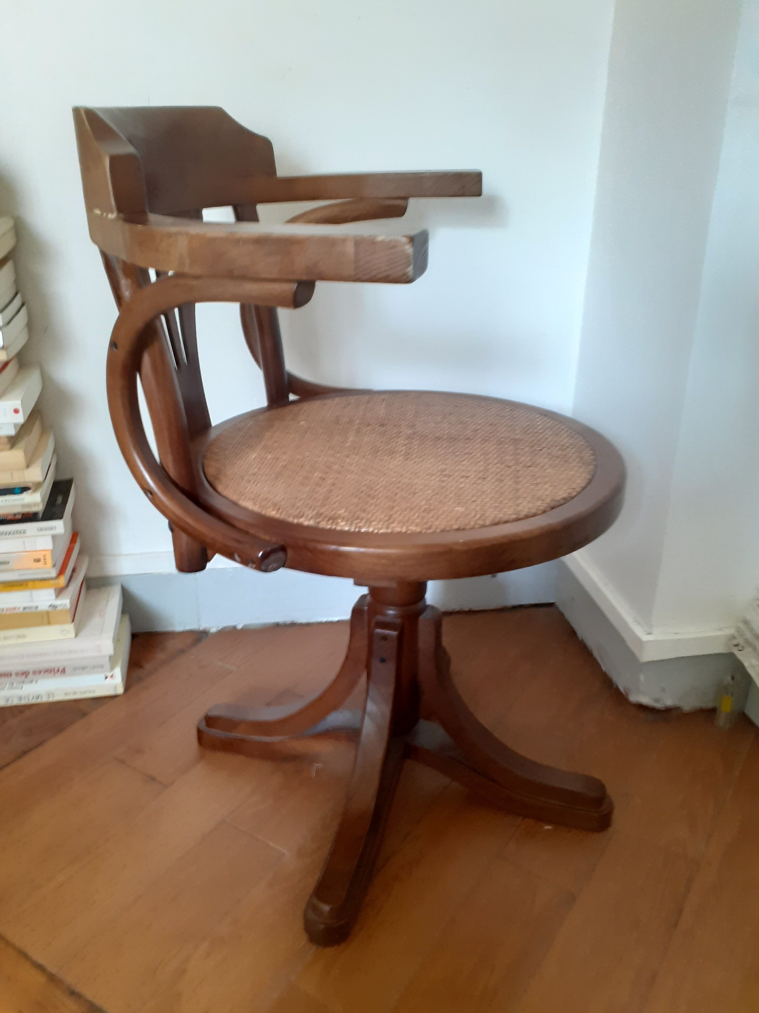 Swivel desk in walnut and rattan
