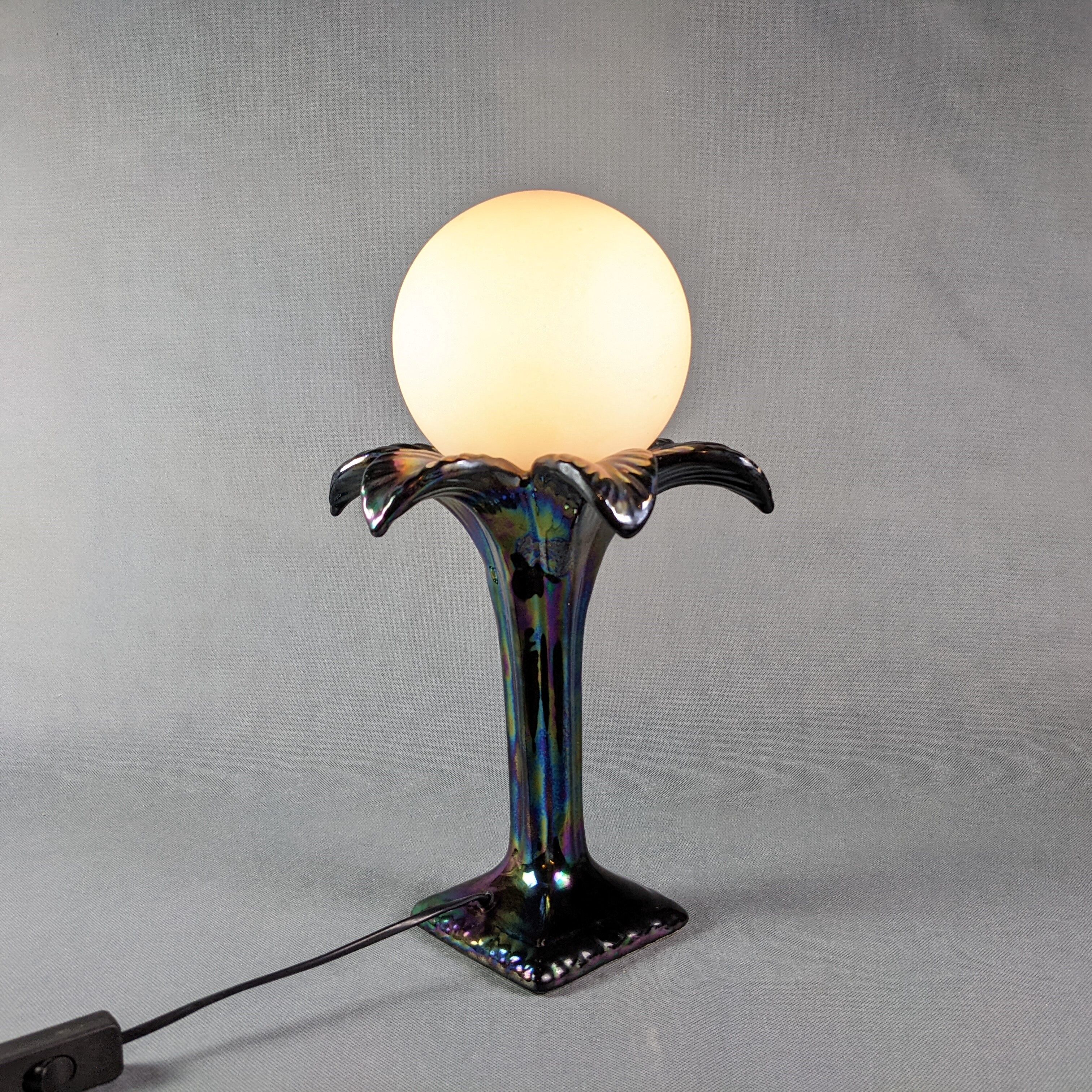 Ceramic lamp palm globe, Italian design 70-80, iridescent blue ceramic, white globe