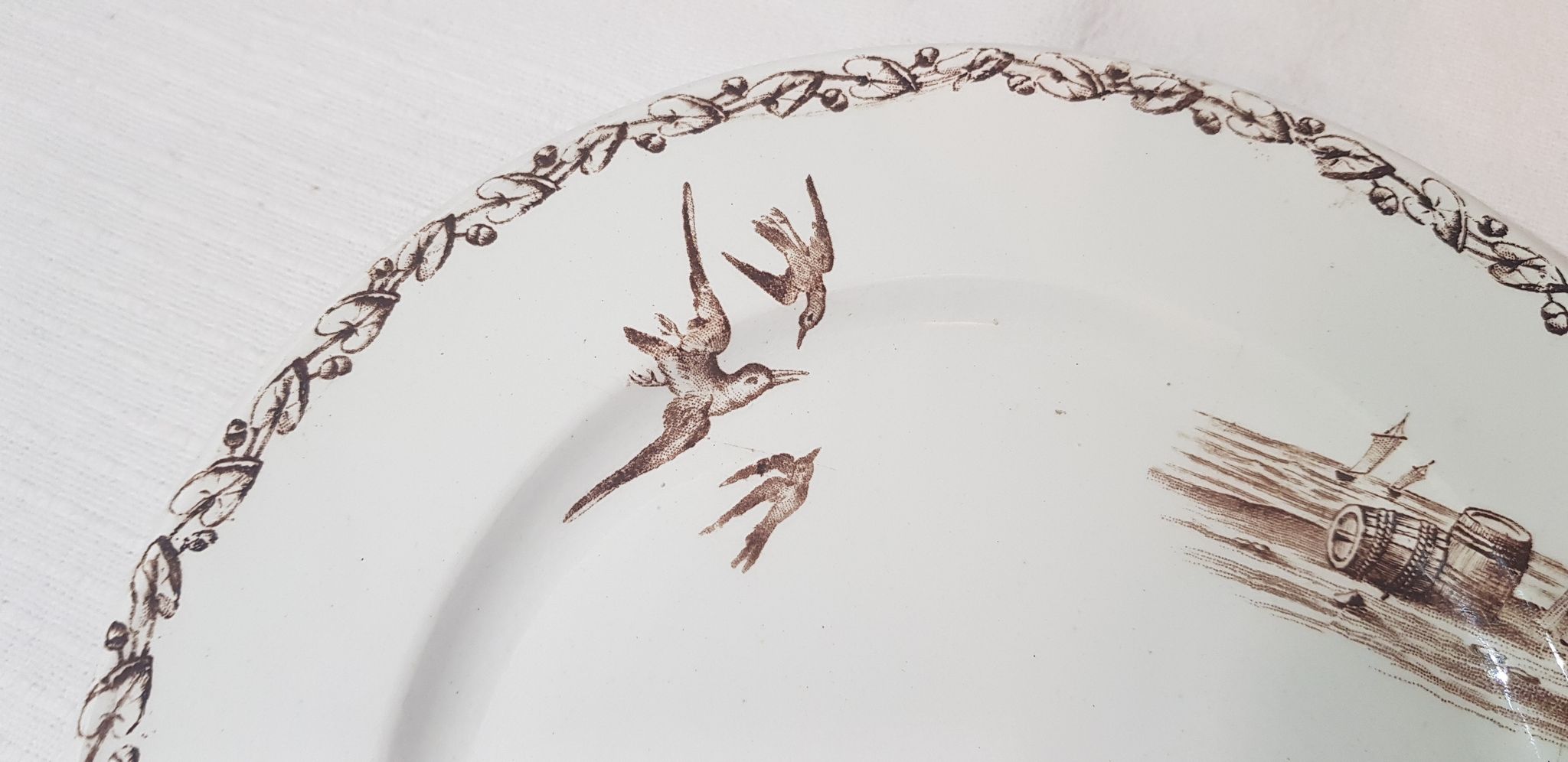Dish in Earthenware of Creil and Montereau model Marine, iron earth, compotier