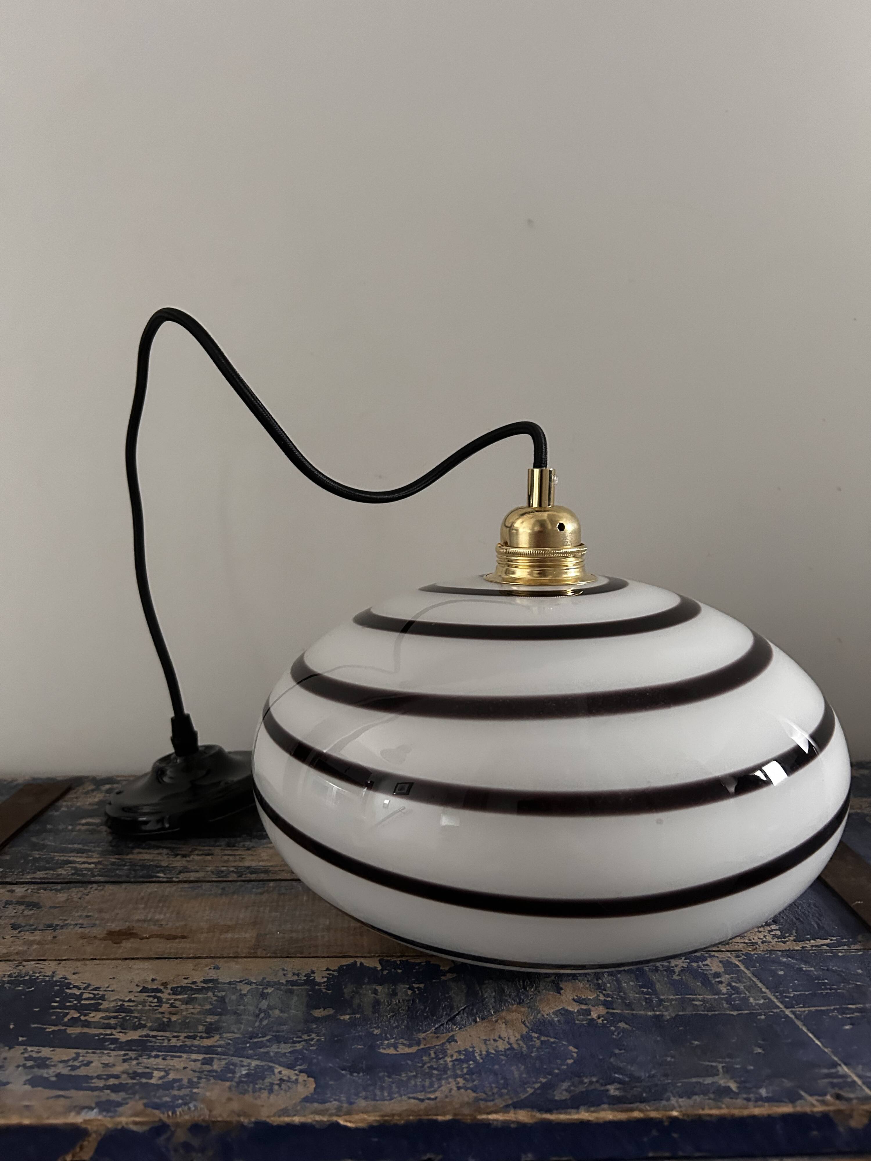 Spiral glass pendant light