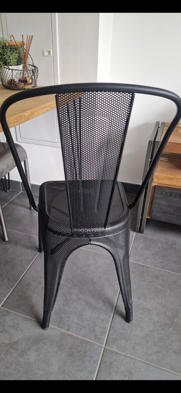 Chaise Tolix véritable, tôle perforée noire, état neuf