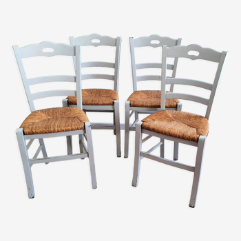 Light grey mulched chairs