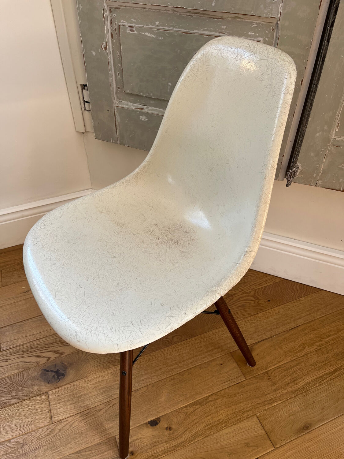 DSW Eames Chair