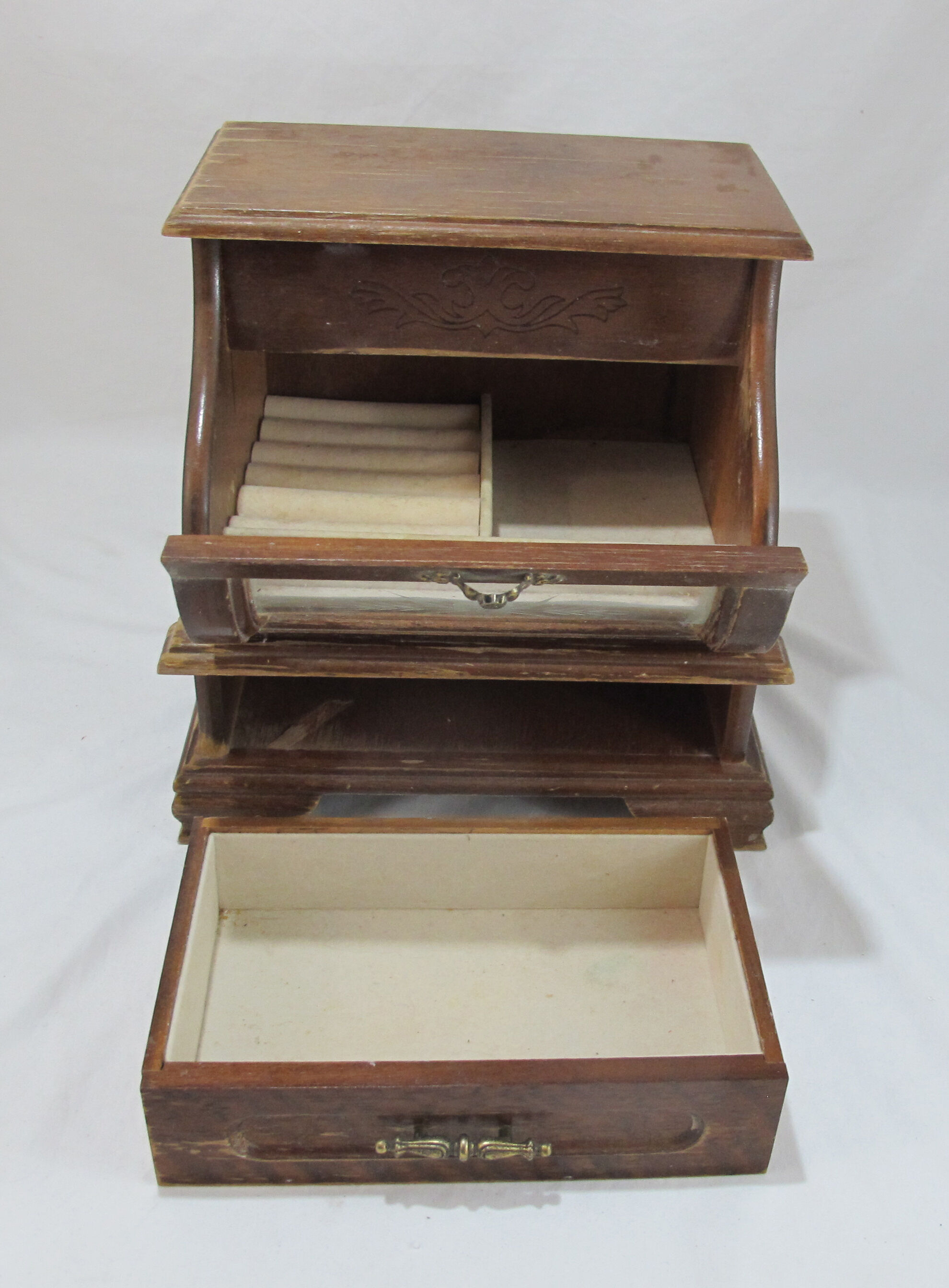 Vintage musical jewelry box
