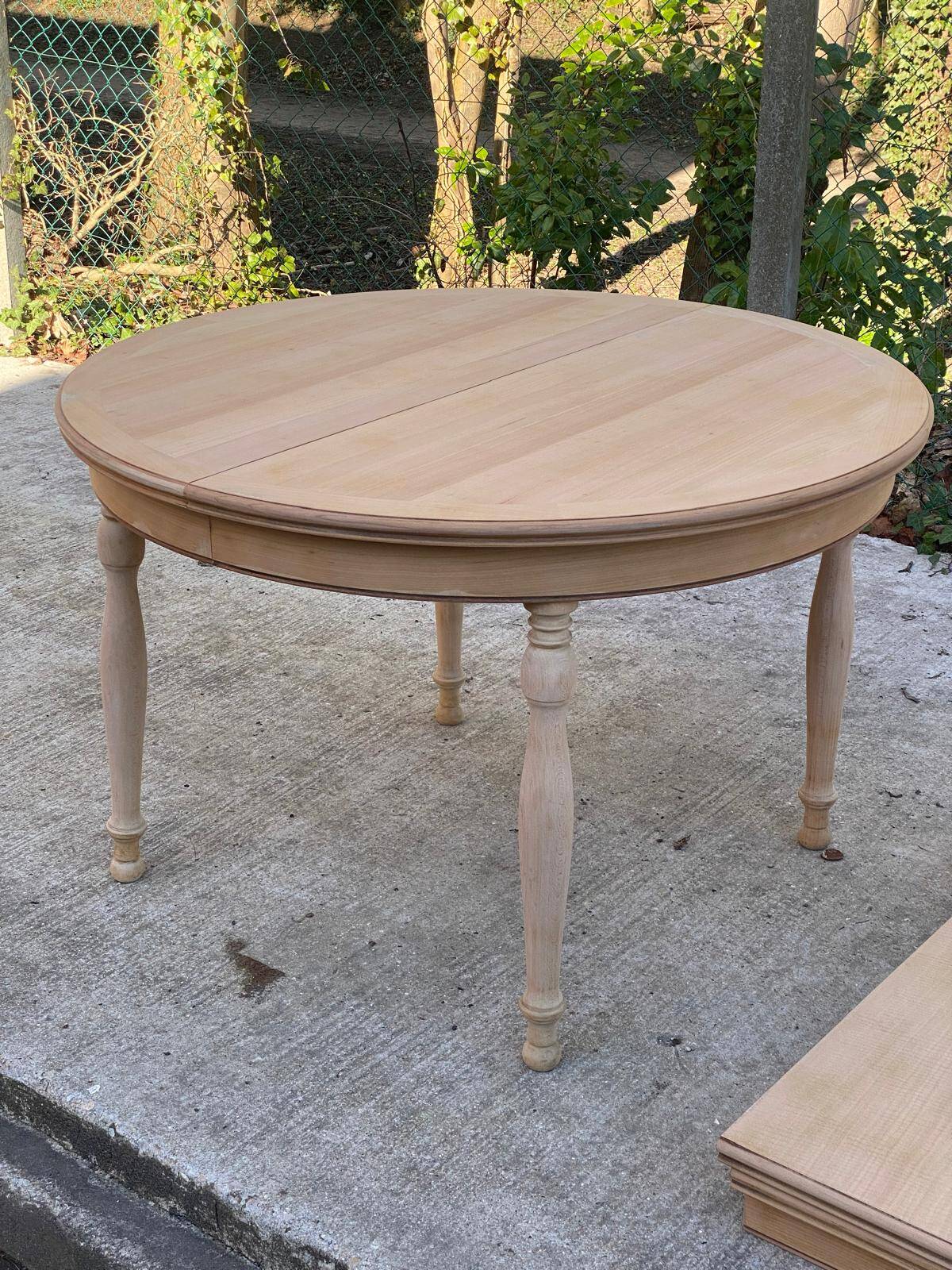 Renovated Louis Philippe round extendable dining table 115cm with 2 extensions.