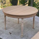 Renovated Louis Philippe round extendable dining table 115cm with 2 extensions.