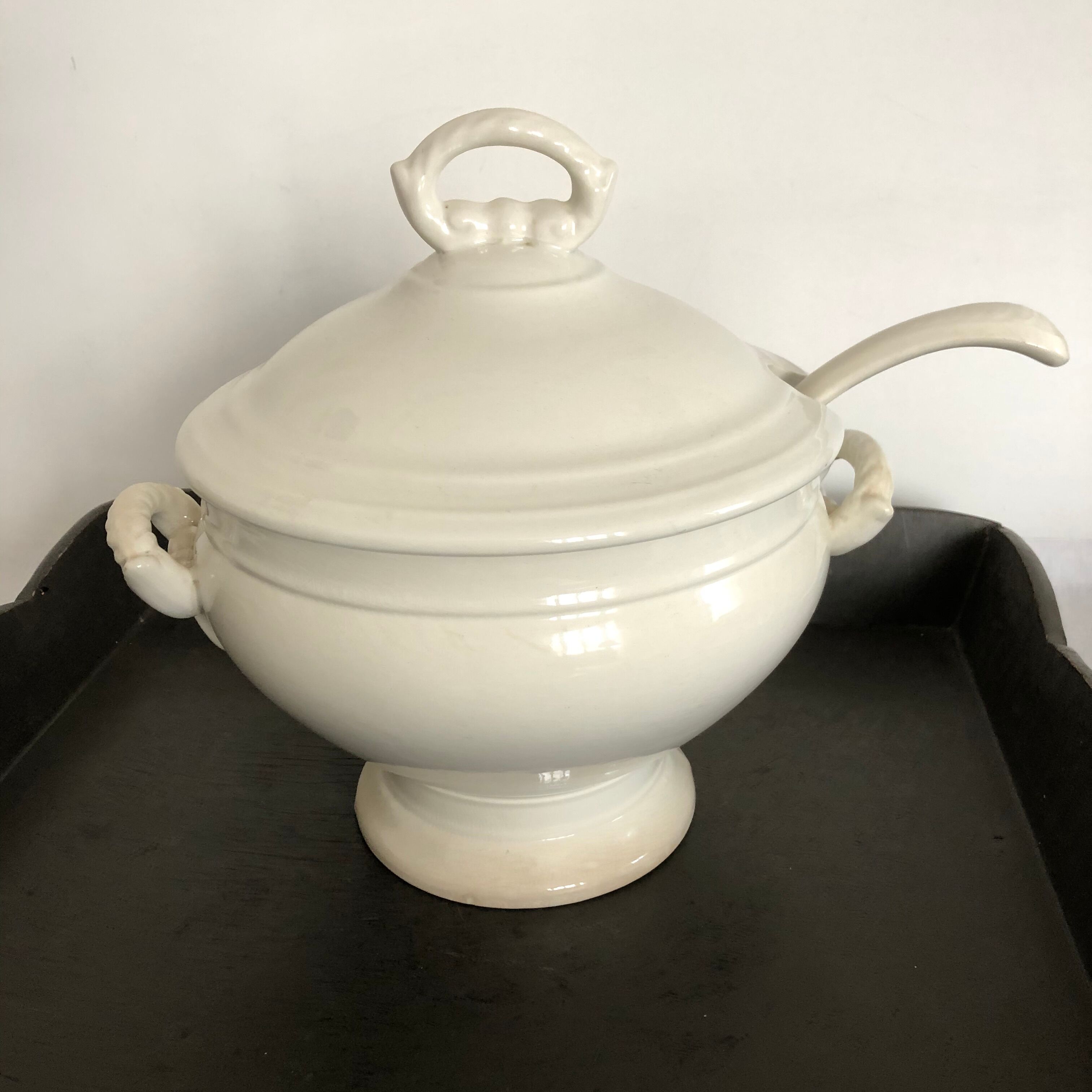 White and shady porcelain soup kitchen