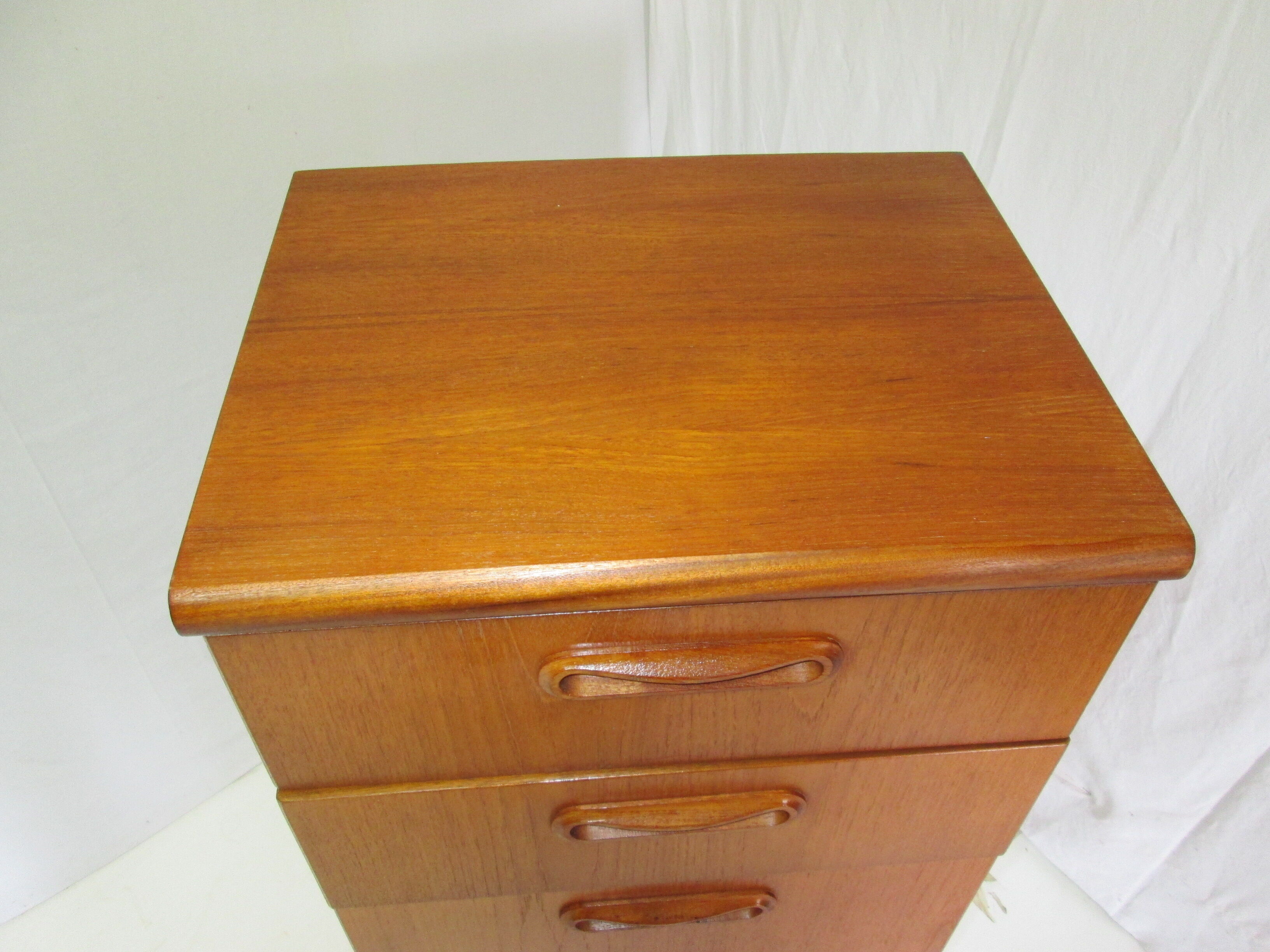 Vintage chest of drawers