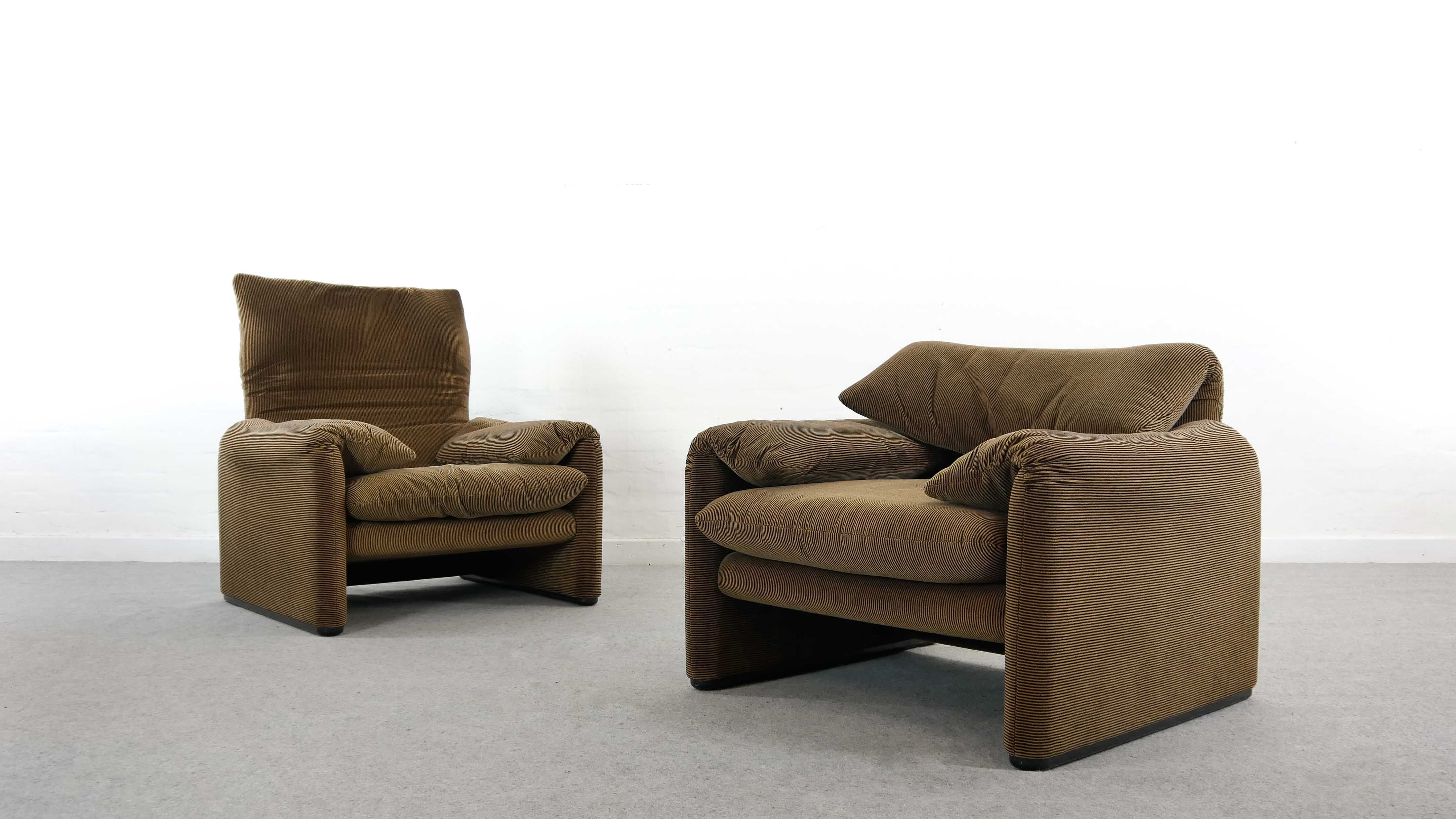Pair of Maralunga Lounge Chairs by Vico Magistretti for Cassina, Italy