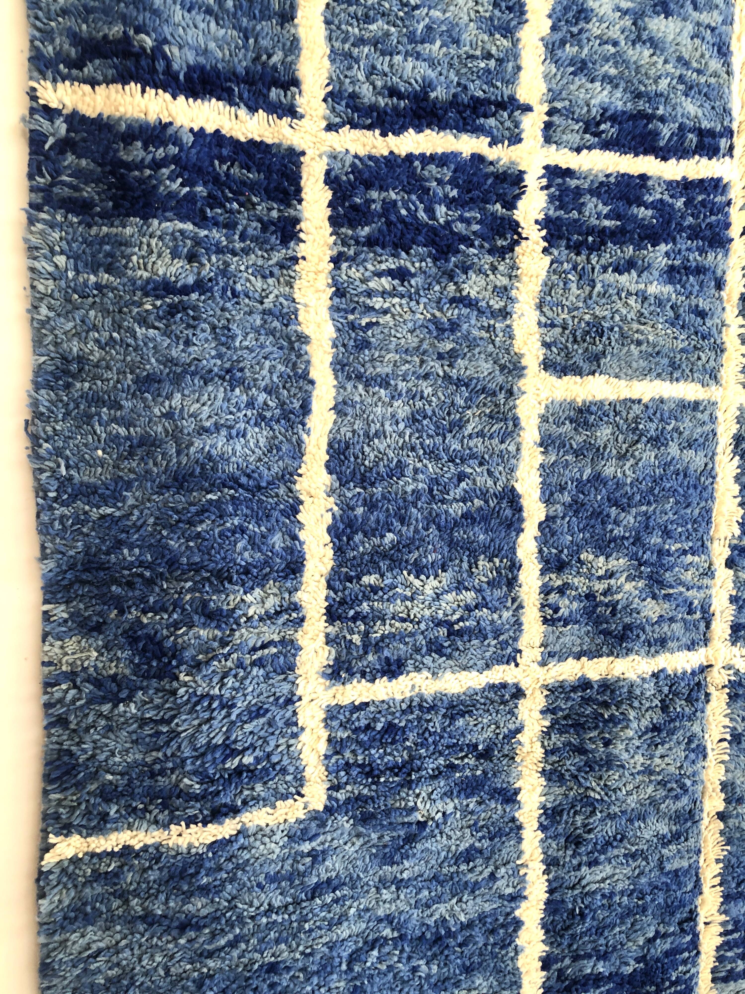 Moroccan Berber carpet Beni Ouarain blue mottled with white patterns 3,37x2.08m