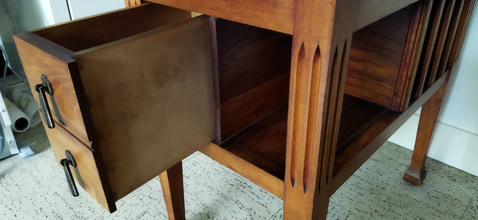 Vintage wooden side table with trompe-l'œil system.