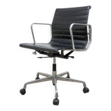 Vitra EA118 armchair in black leather