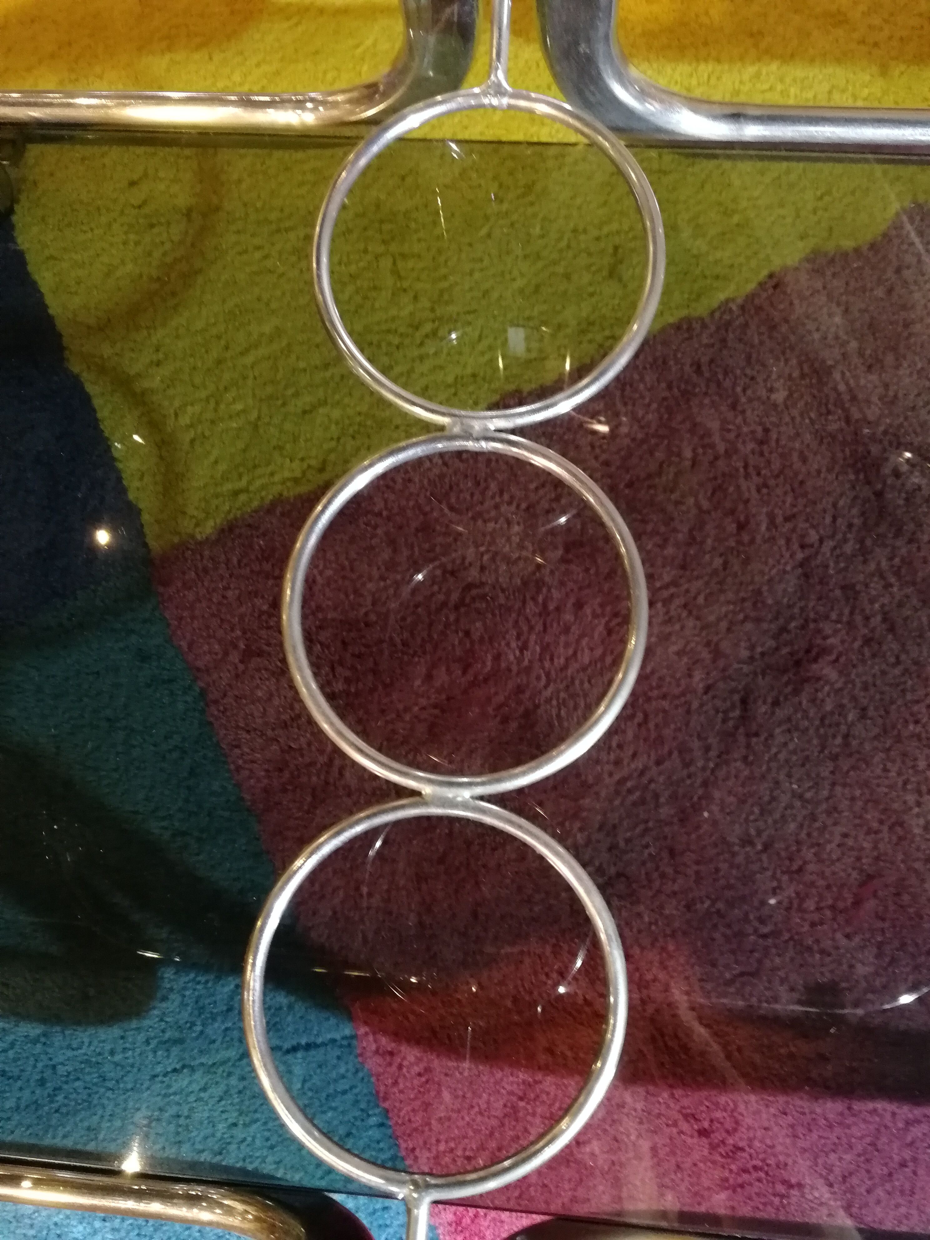 Table basse desserte chromé et verre fumé avec support à bouteille