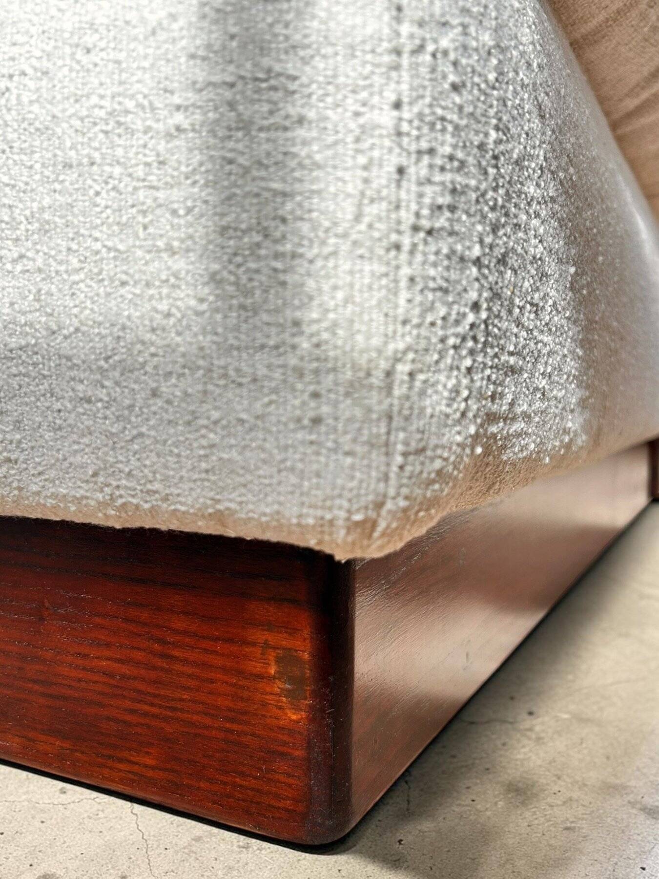 Fratelli Saporiti modular canapé in ecru boucle linen 1970