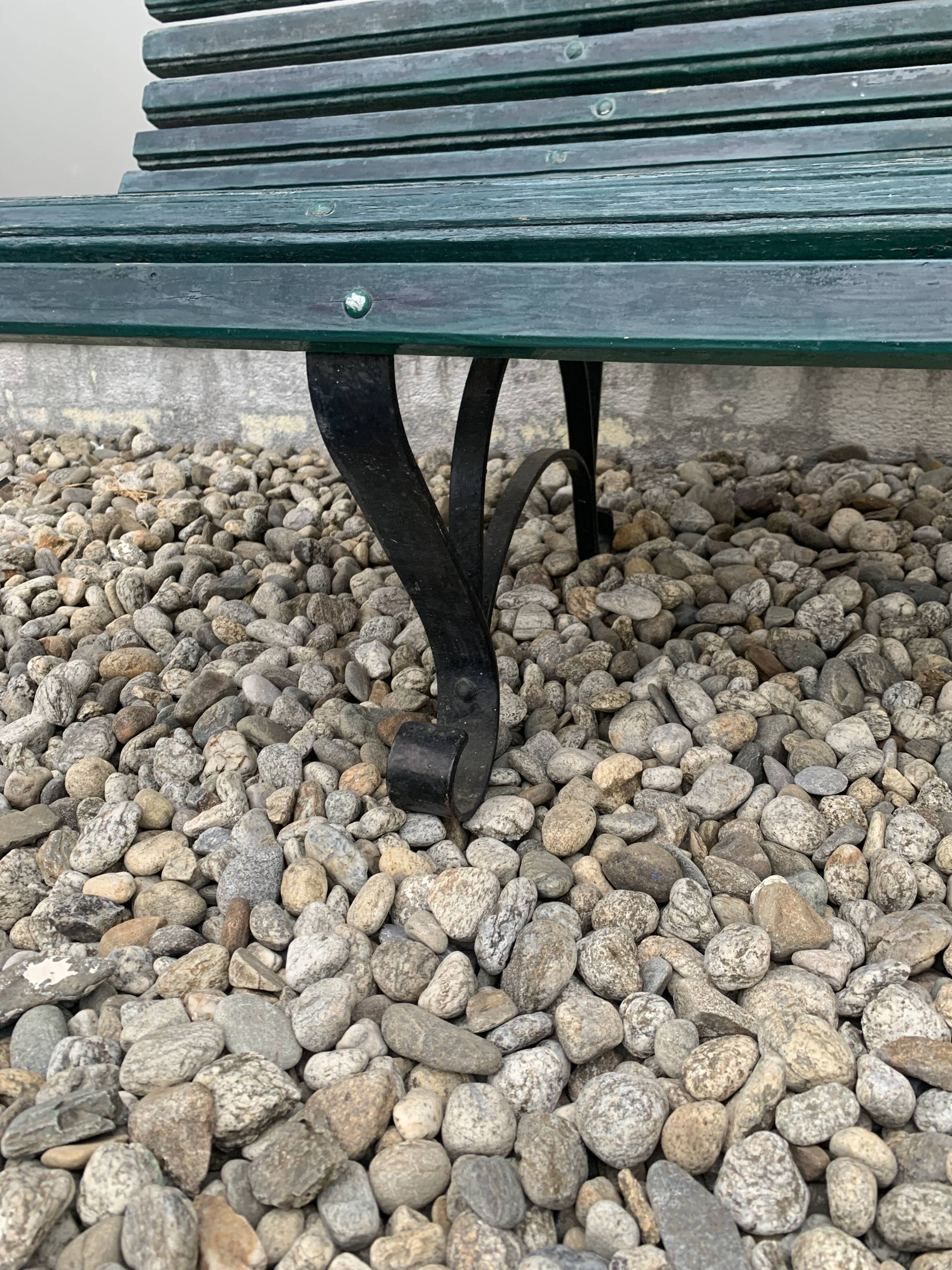 Garden bench in metal foot slats