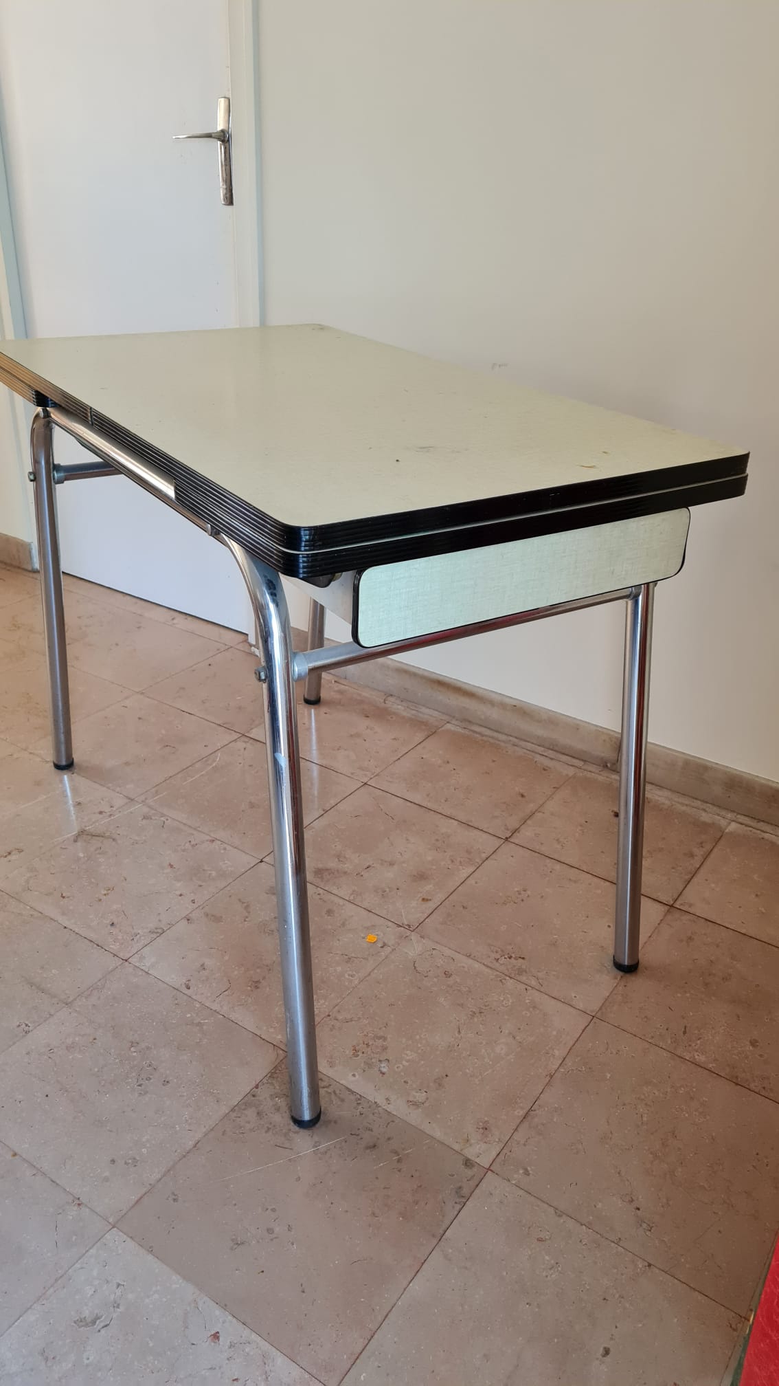 Formica extendable table & chairs