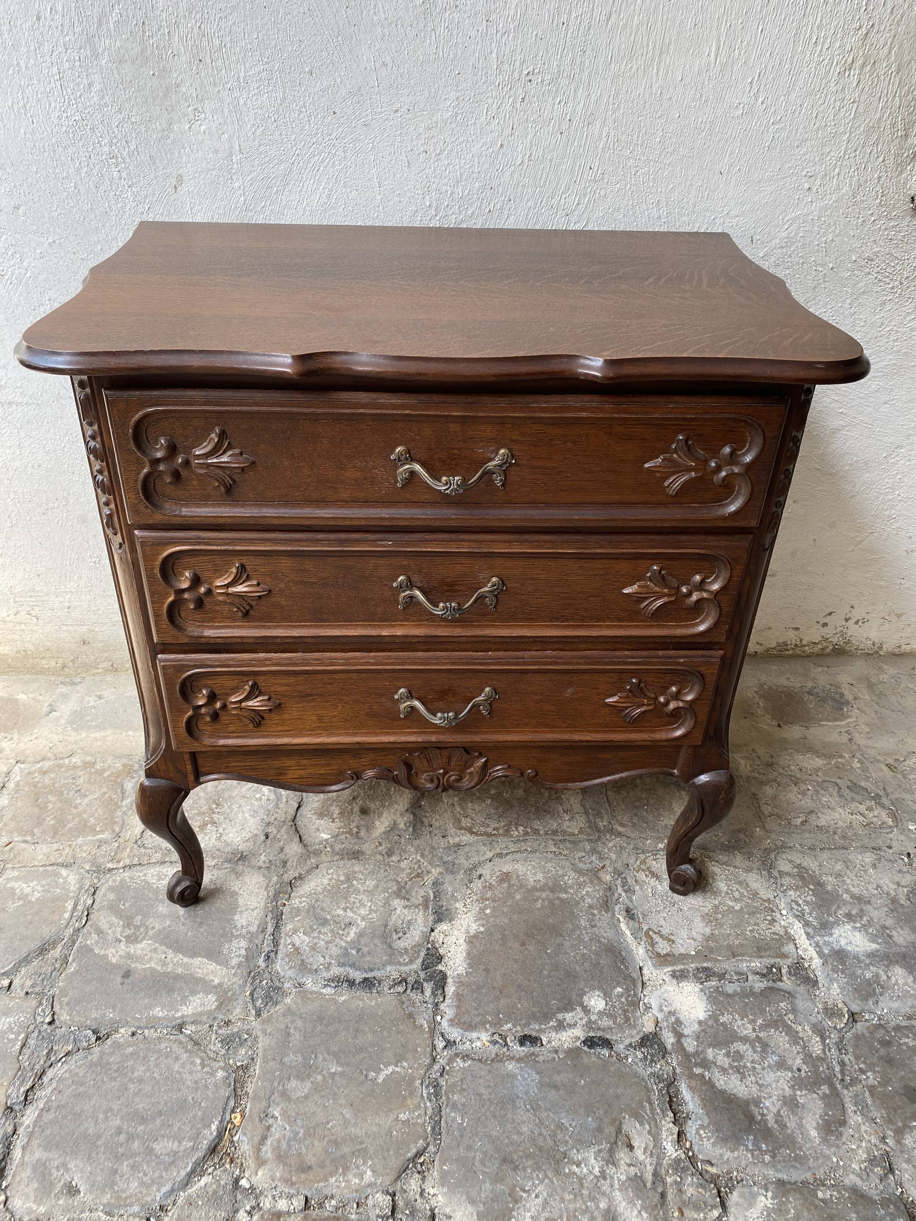 20th century chest of drawers with 3 solid oak drawers in Louis XV style