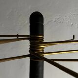 Porte-manteau minimaliste en laiton noir et métal.