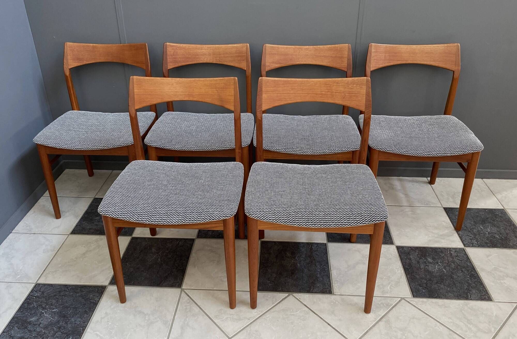 set of 6 teak dining chairs by Henning Kjaernulf 1960s