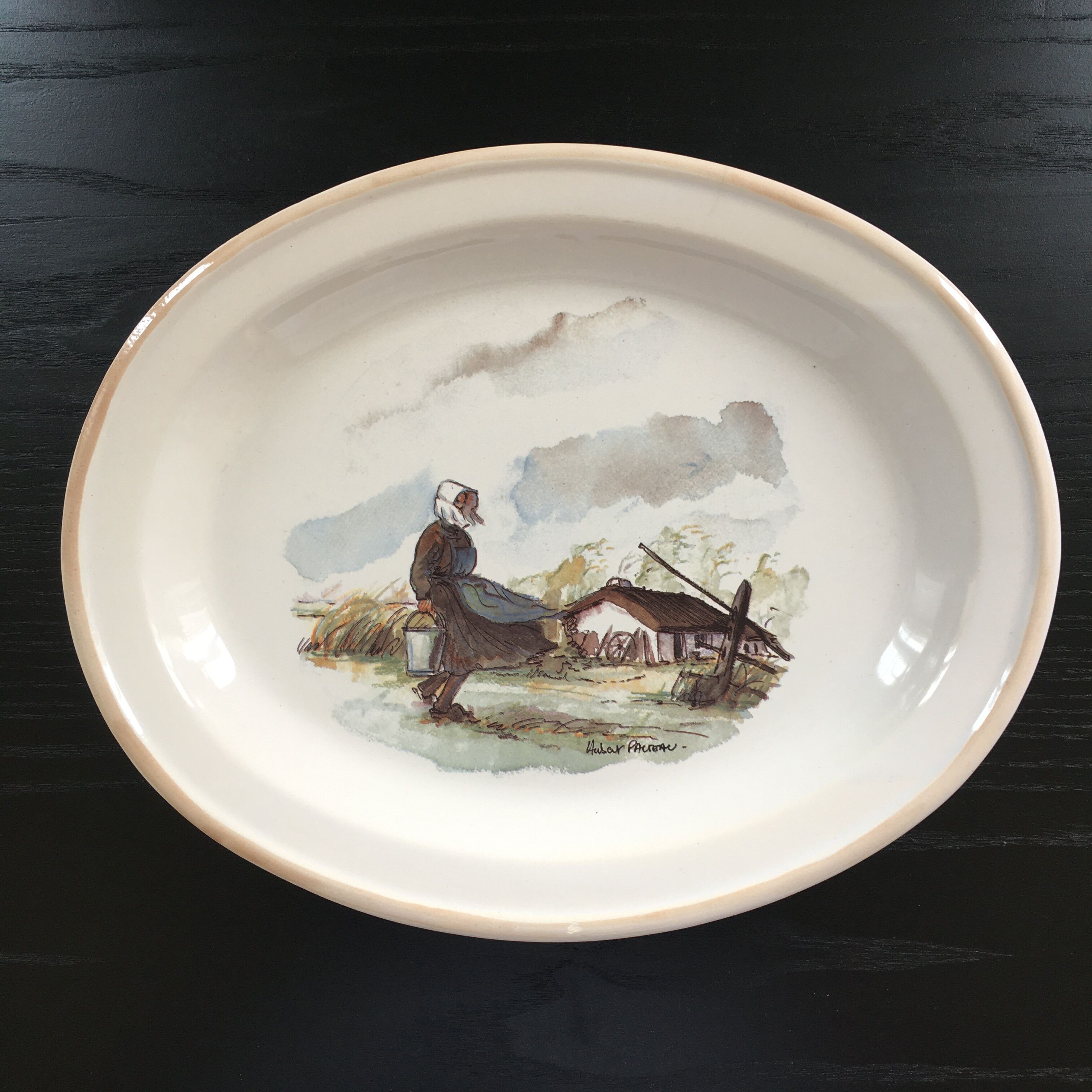 Plat oval décor breton signé